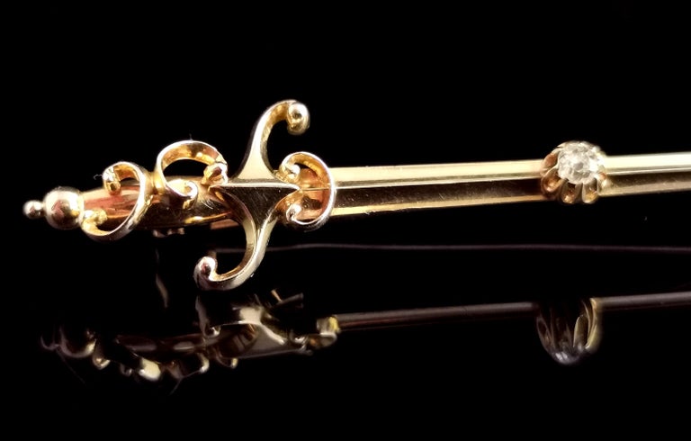 Antique Diamond Sword Brooch, 9k Yellow Gold, Edwardian In Good Condition For Sale In NEWARK, GB
