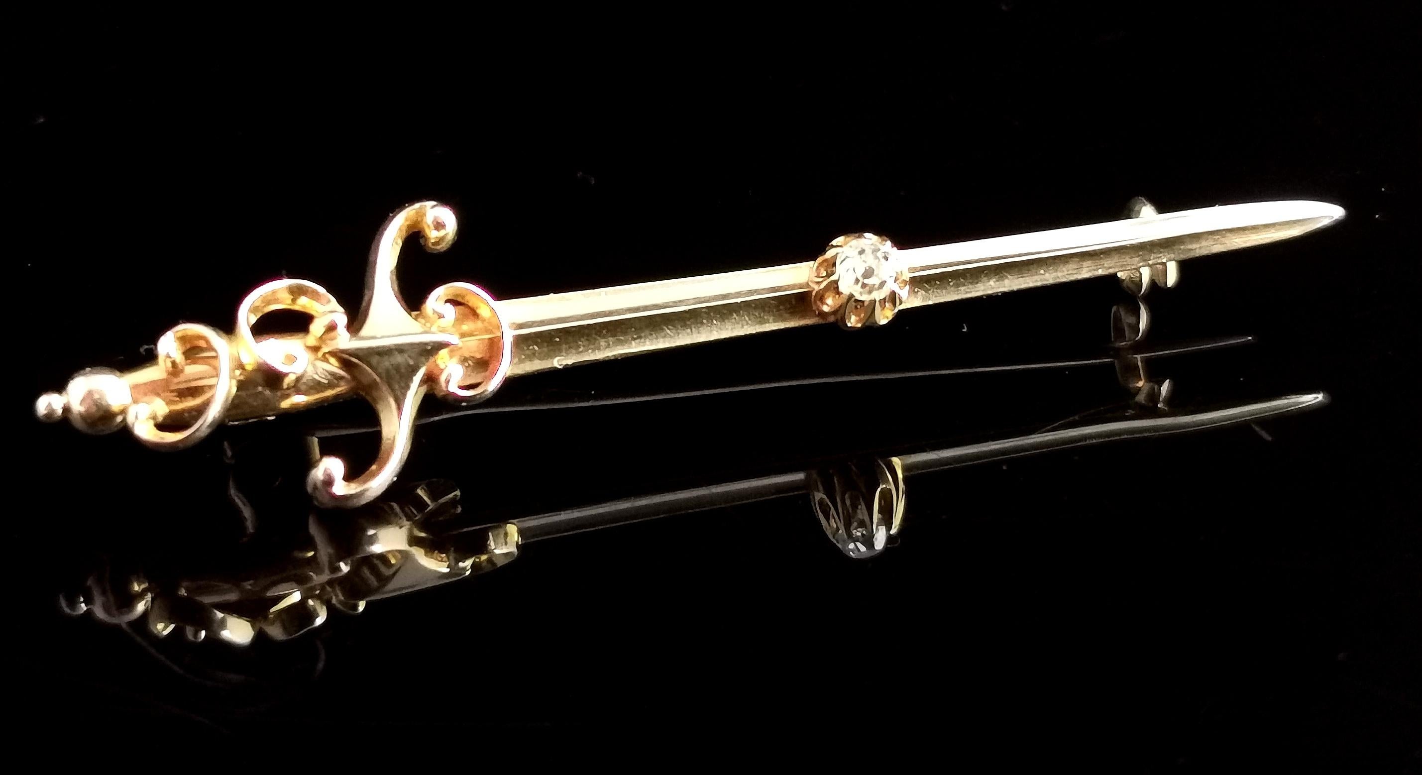 Broche épée ancienne en or jaune 9 carats et diamants, style édouardien Bon état - En vente à NEWARK, GB