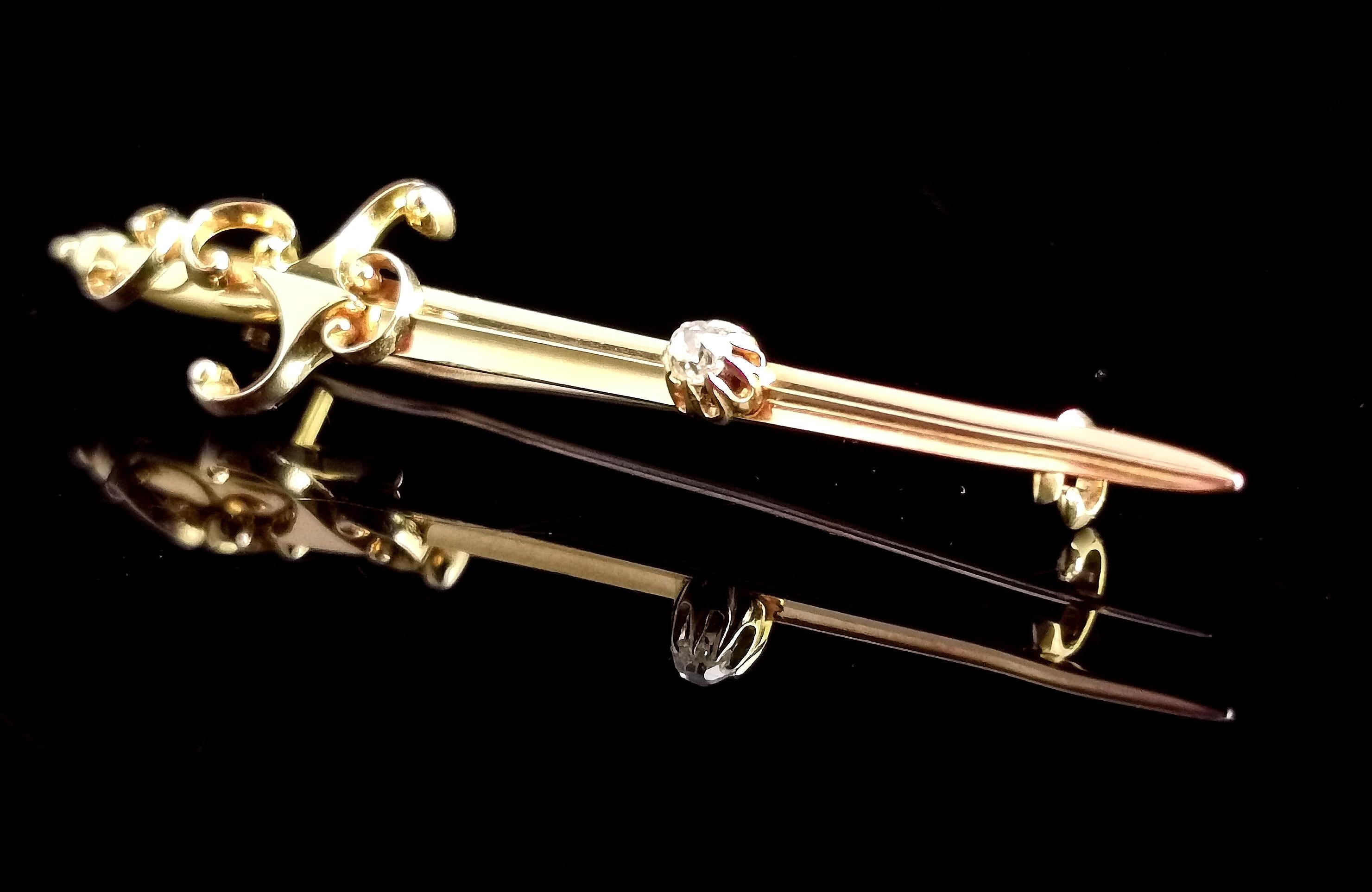 Broche épée ancienne en or jaune 9 carats et diamants, style édouardien en vente 1