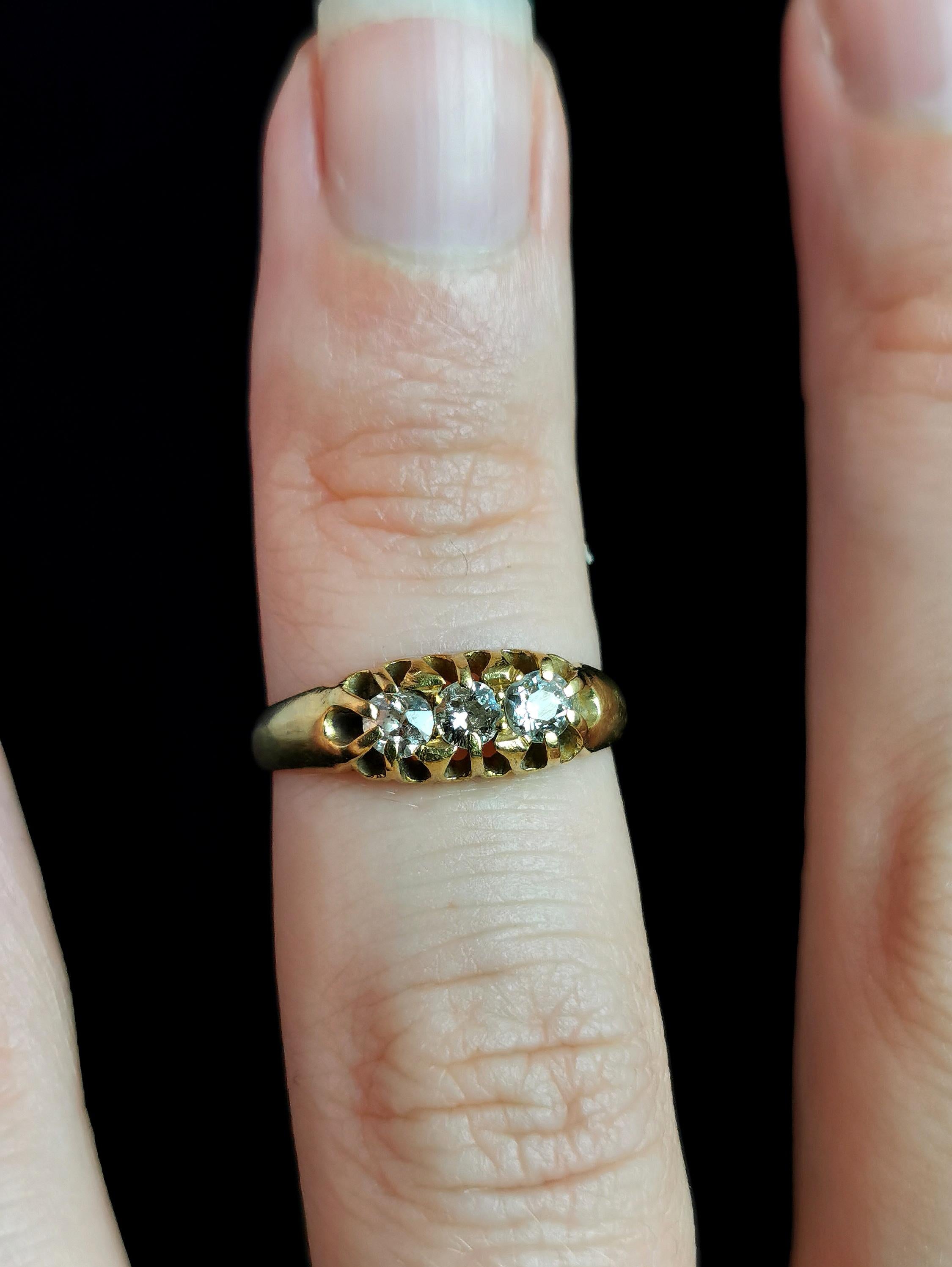 Antique Diamond three stone ring, 18k yellow gold, Edwardian  For Sale 7