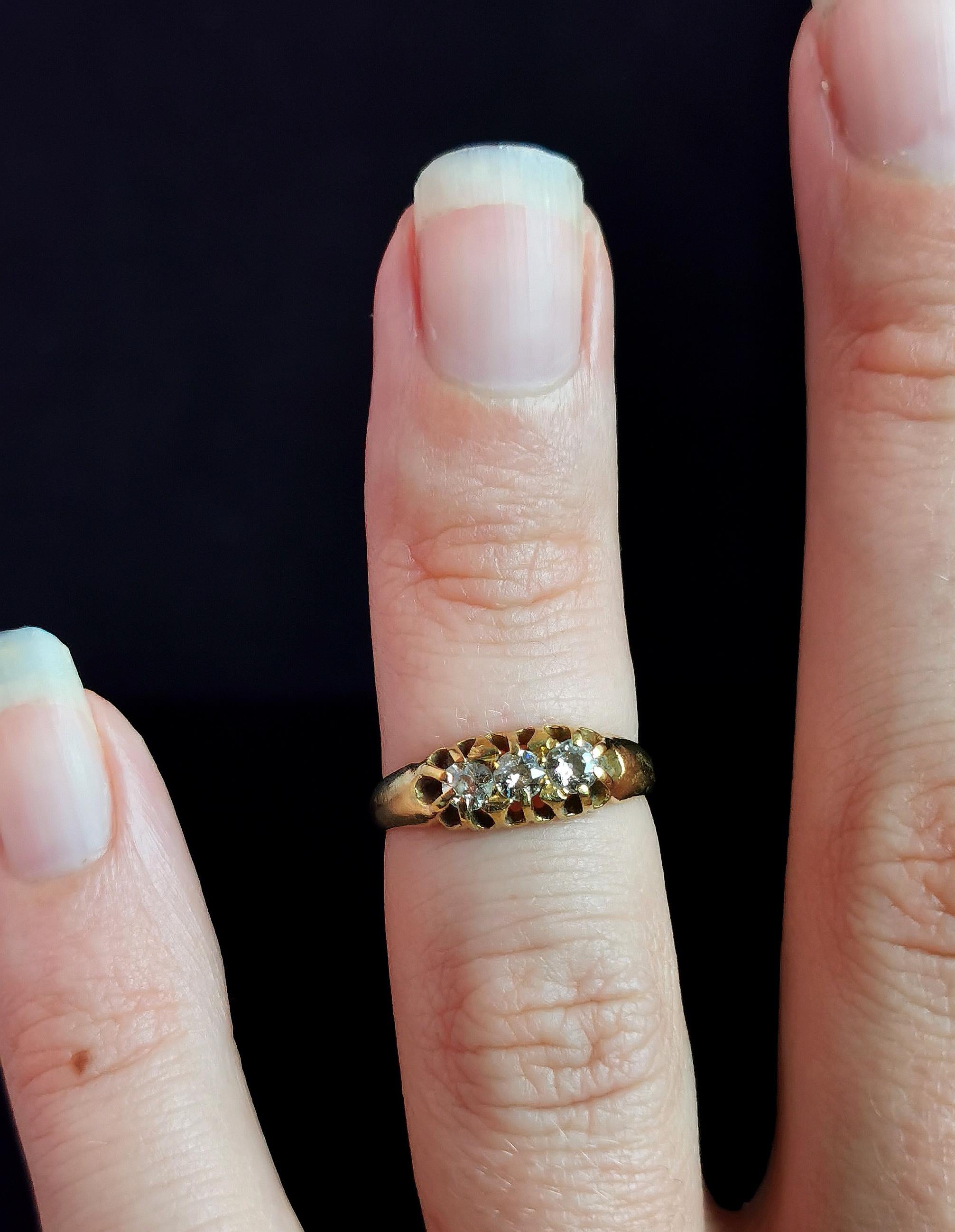 Antique Diamond three stone ring, 18k yellow gold, Edwardian For Sale 10