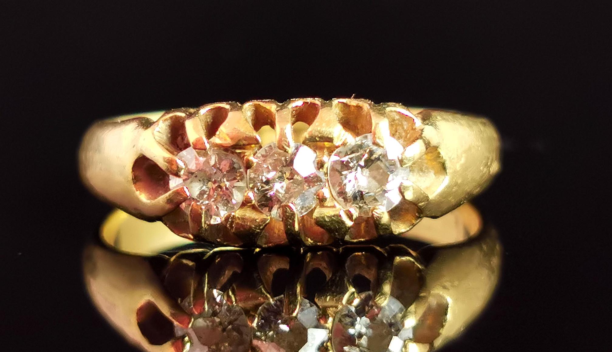 Old Mine Cut Antique Diamond three stone ring, 18k yellow gold, Edwardian For Sale