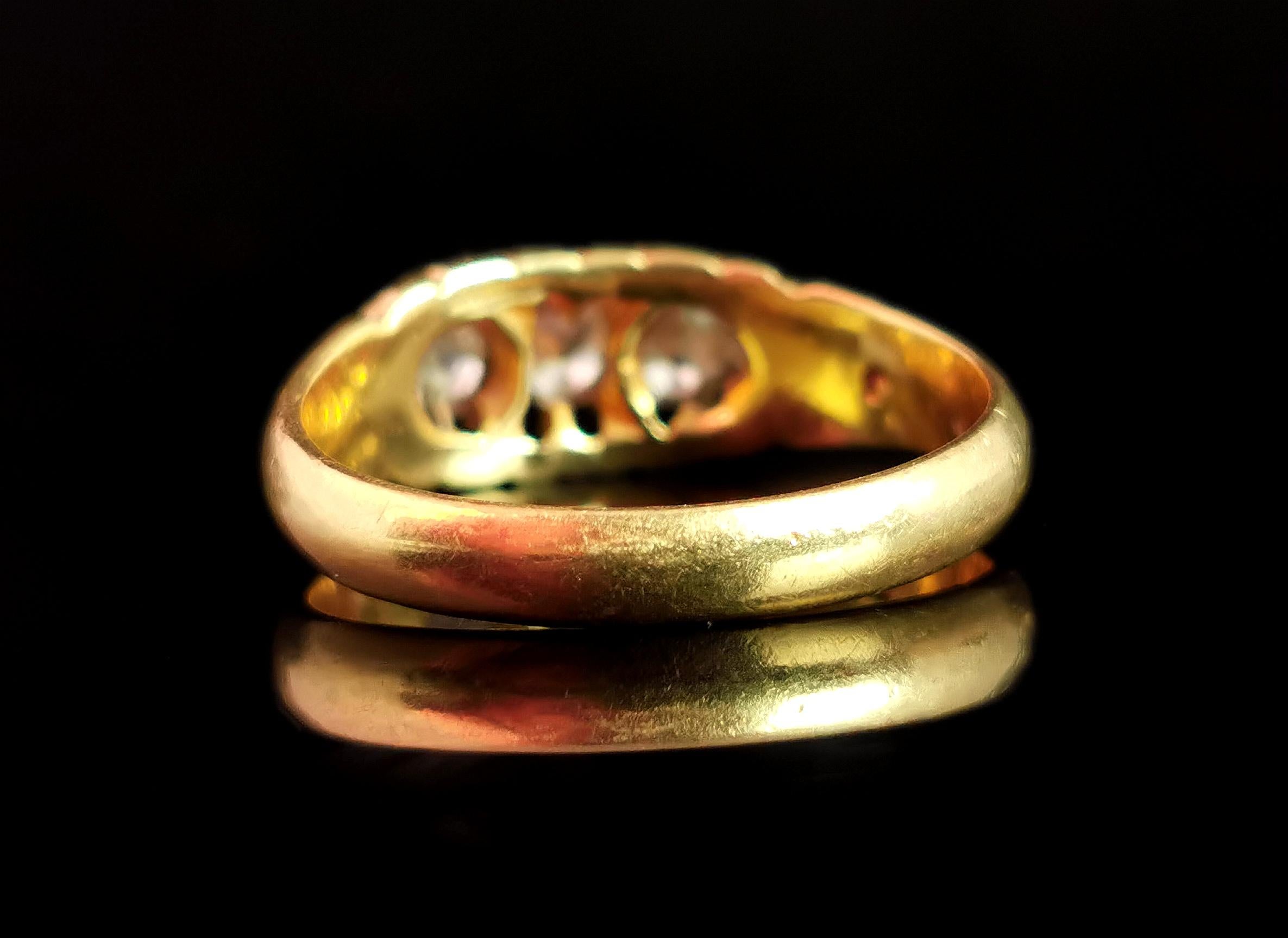 Antique Diamond three stone ring, 18k yellow gold, Edwardian  For Sale 1