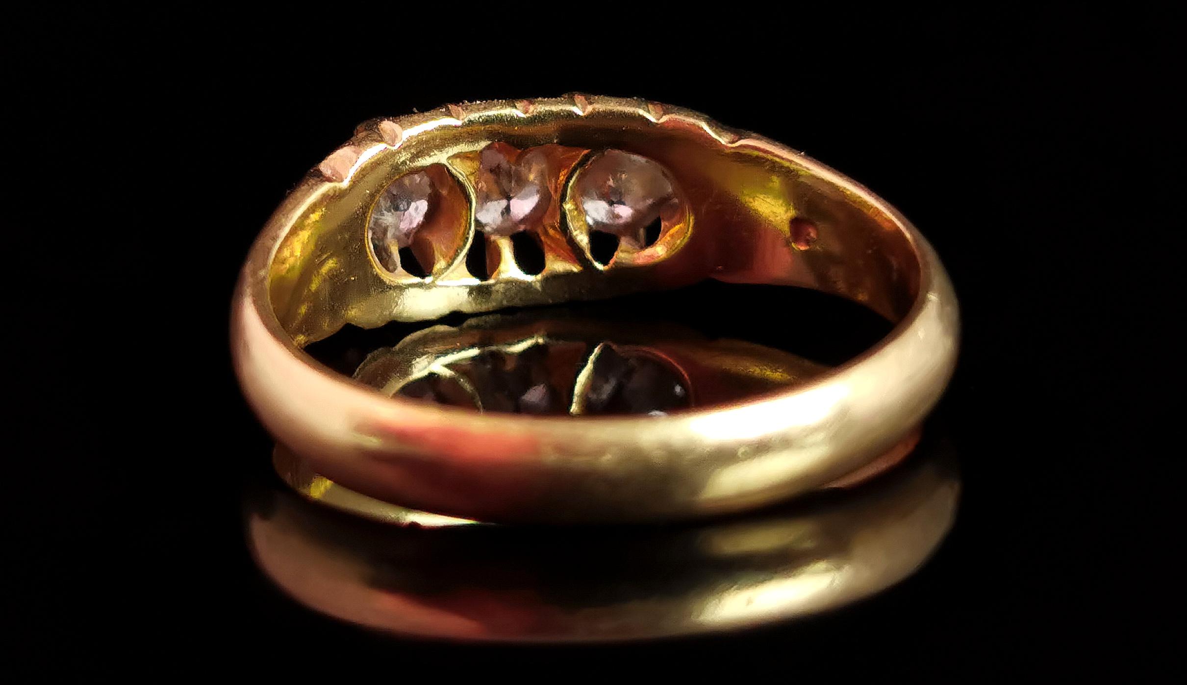 Antique Diamond three stone ring, 18k yellow gold, Edwardian  For Sale 4