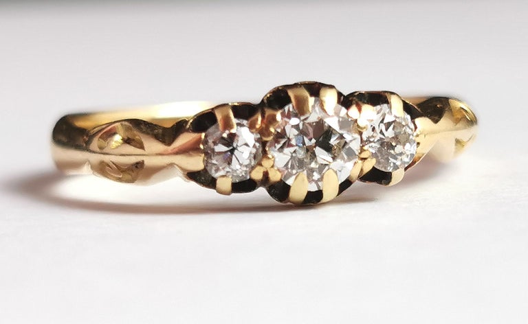 Antique Diamond Three Stone Ring, 18k Yellow Gold For Sale at 1stDibs