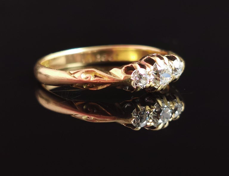 Antique Diamond Three Stone Ring, 18k Yellow Gold For Sale at 1stDibs