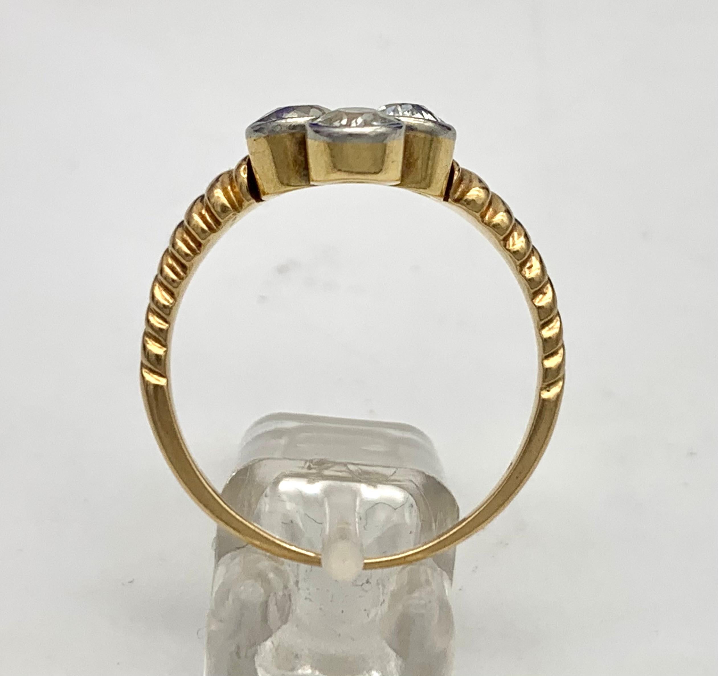 Belle Époque Antique Diamond Trefoil Platinum 14K Gold Ring For Sale