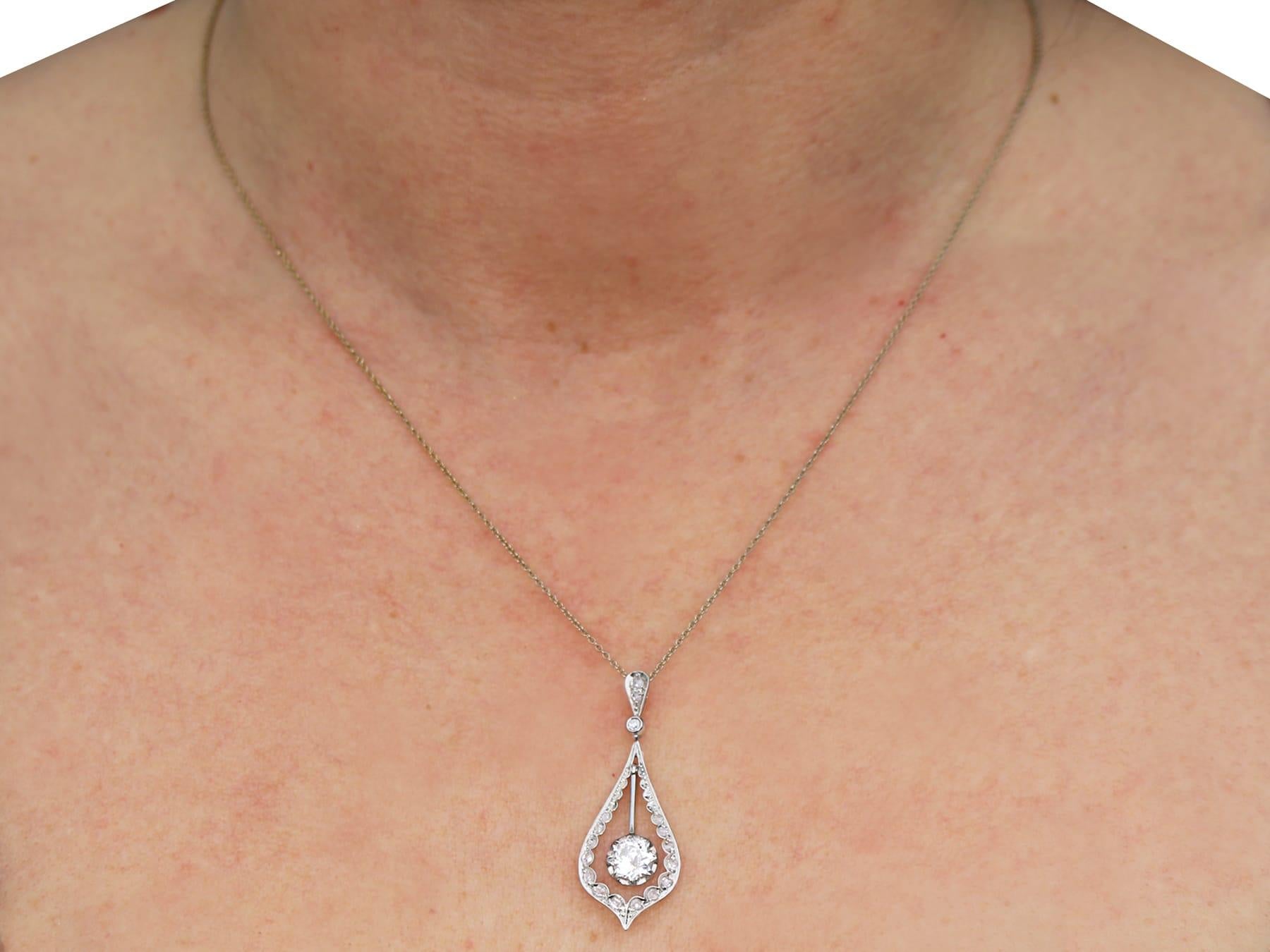 Pendentif ancien en or jaune et or blanc serti de diamants, c. 1910 en vente 3