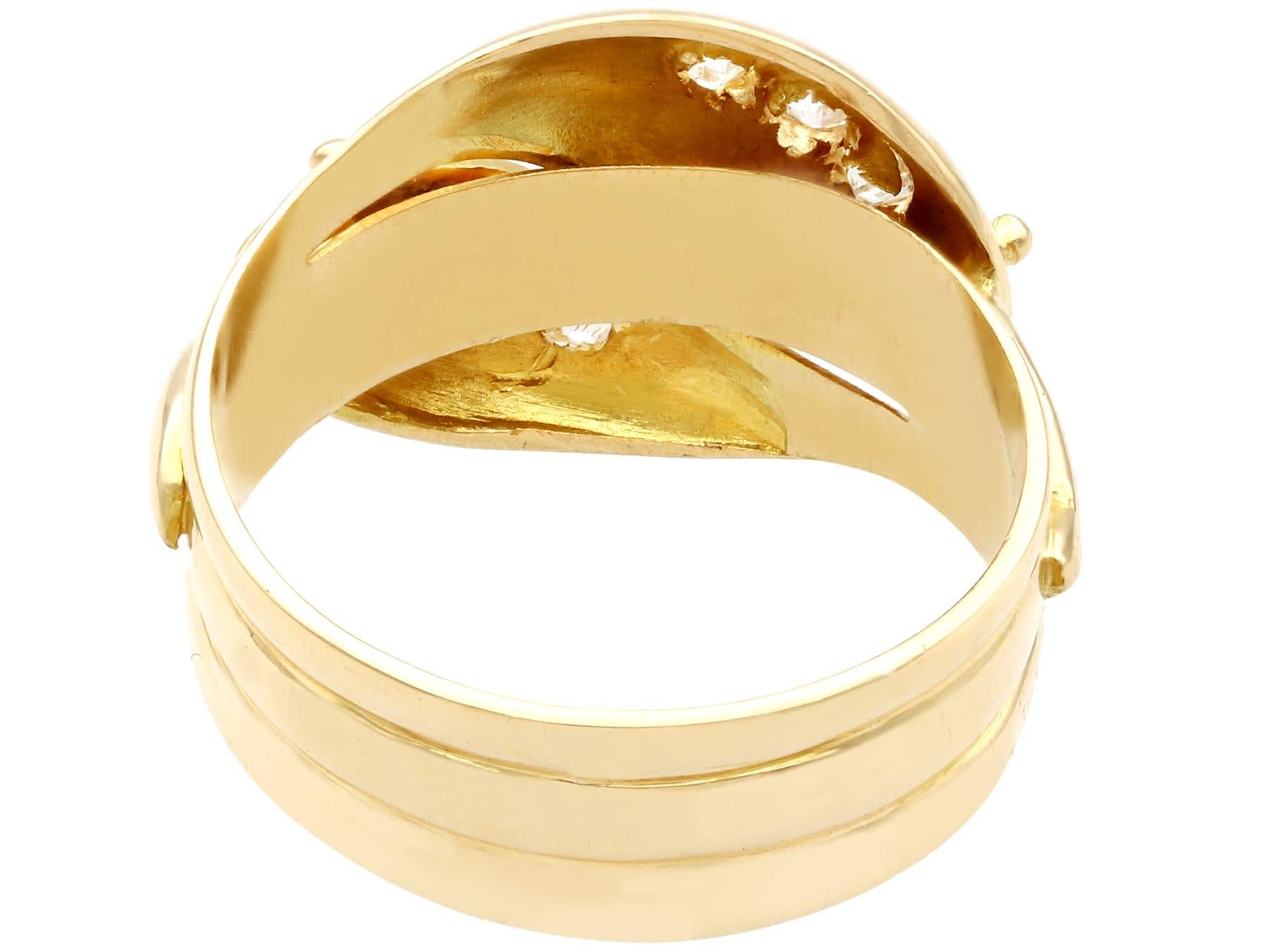 Taille ronde Bague cocktail serpent ancienne en or jaune avec diamants en vente