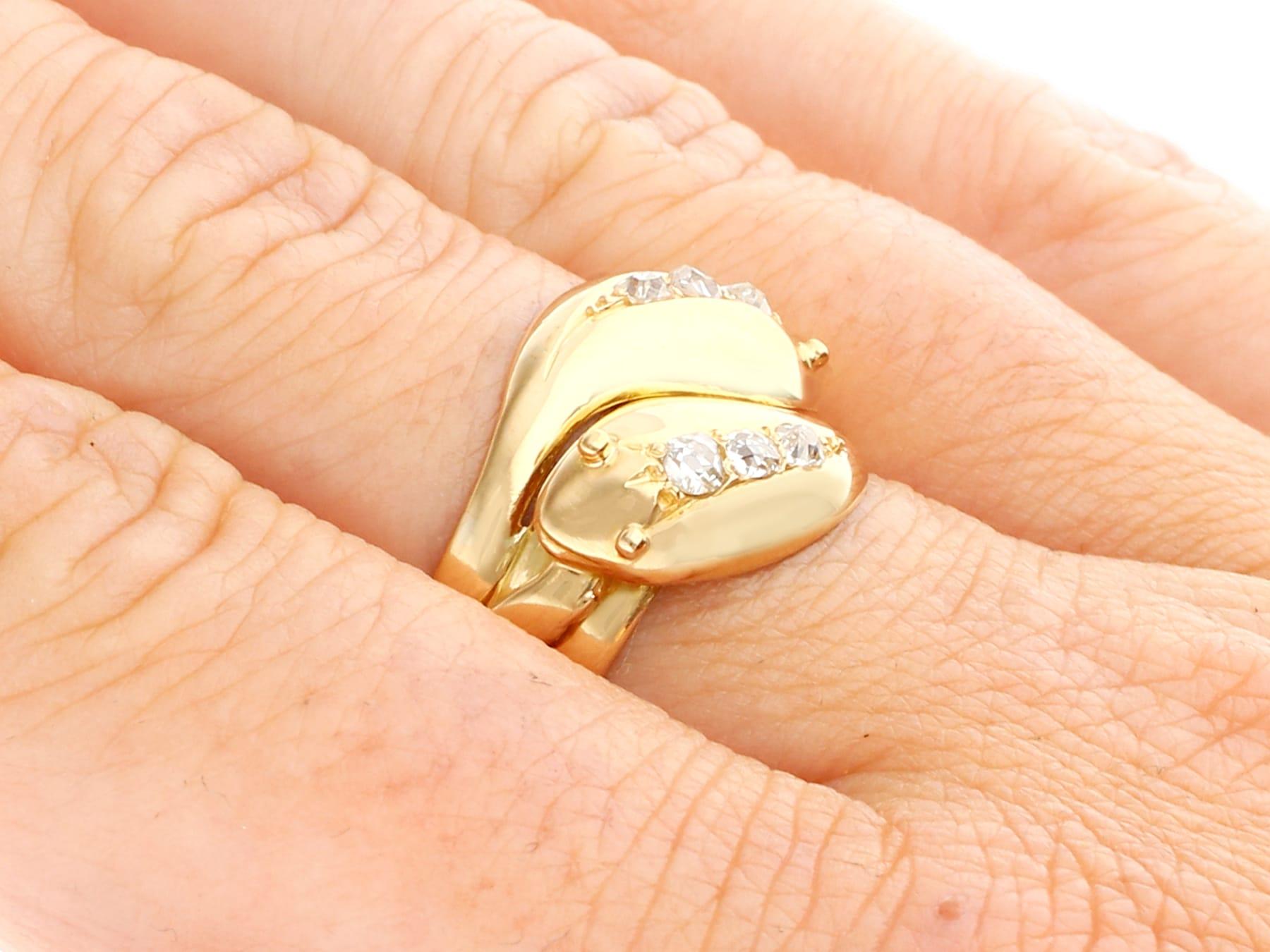 Bague cocktail serpent ancienne en or jaune avec diamants en vente 3