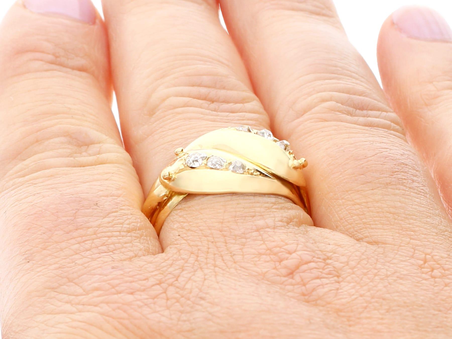 Bague cocktail serpent ancienne en or jaune avec diamants en vente 4