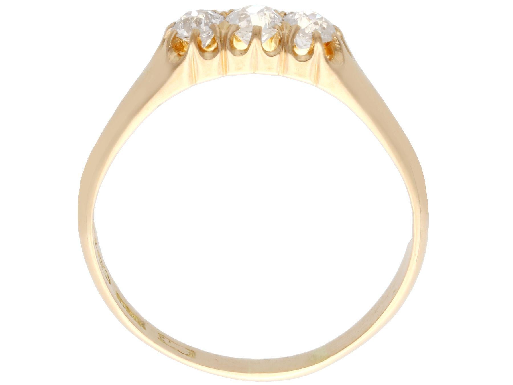 Antiker 1898 Diamant-Dreisteiniger Ring aus Gelbgold im Zustand „Hervorragend“ im Angebot in Jesmond, Newcastle Upon Tyne