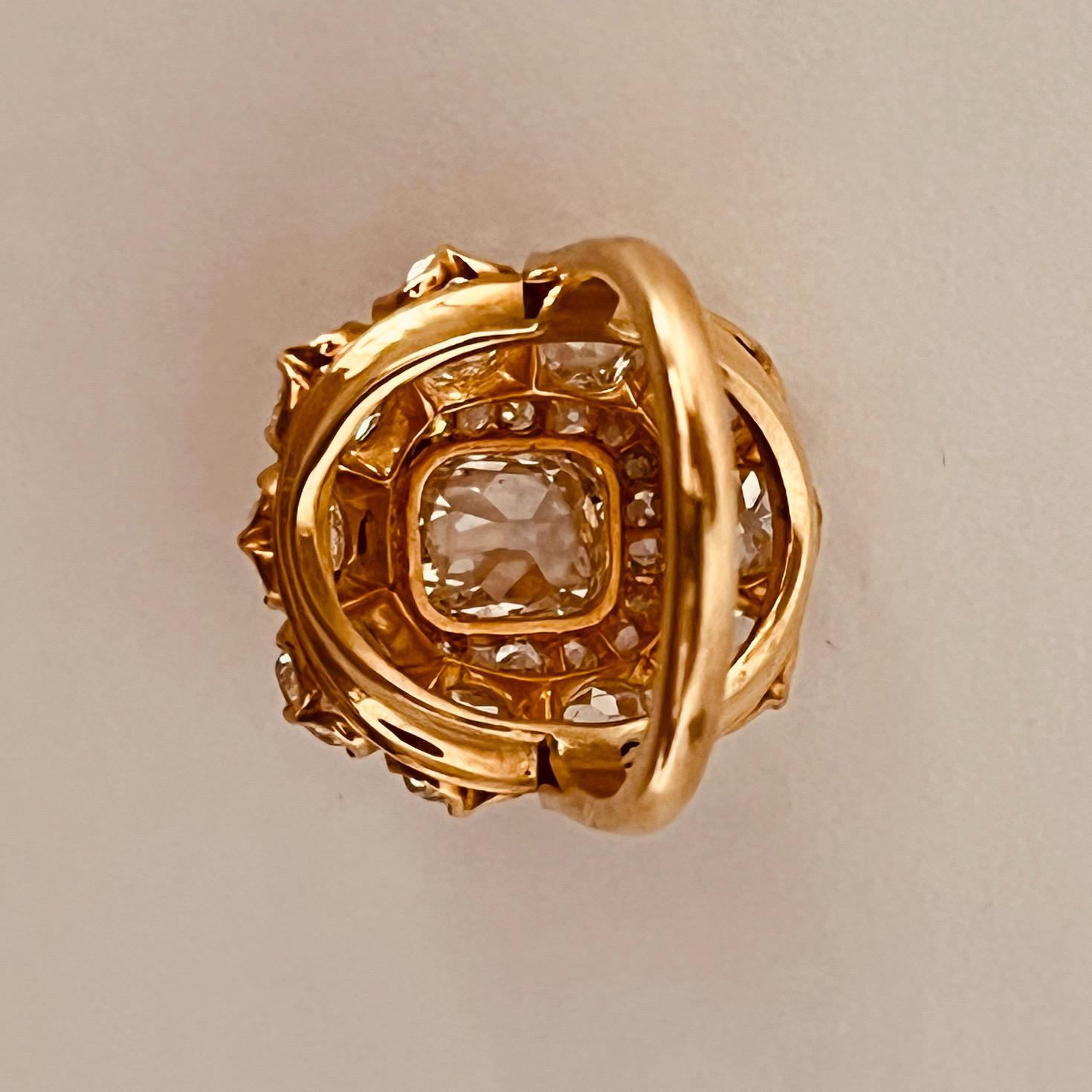 Antiker Diamanten-Cluster-Ring mit zentralem Altschliff-Kissen mit Gewicht von 1,35 Karat im Angebot 9