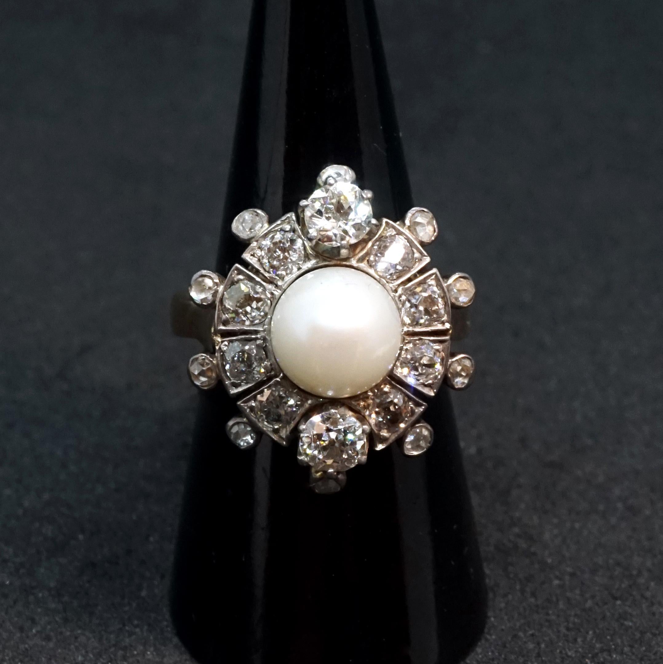 Antiker blumenförmiger Ring mit Diamanten und Perlen aus Gold, Österreich, um 1900 (Art nouveau) im Angebot