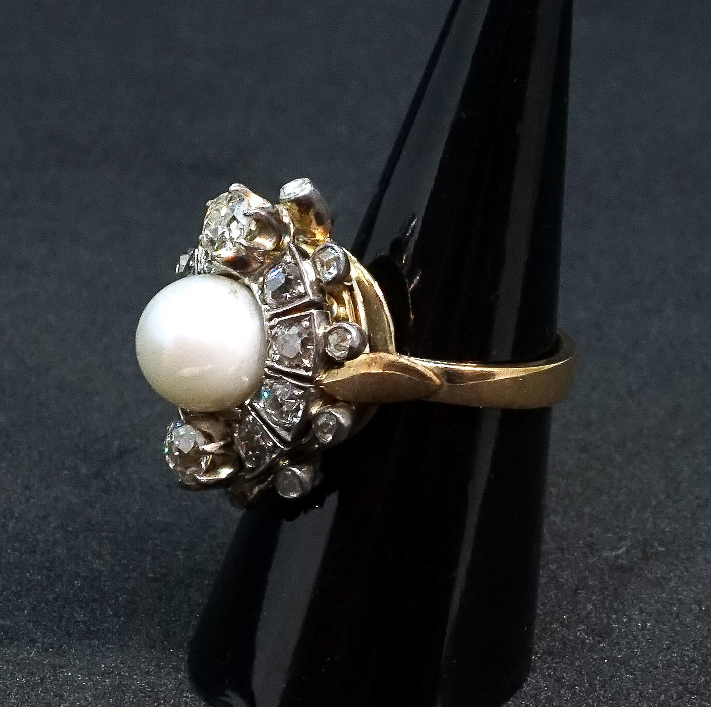 Antiker blumenförmiger Ring mit Diamanten und Perlen aus Gold, Österreich, um 1900 (Alteuropäischer Schliff) im Angebot