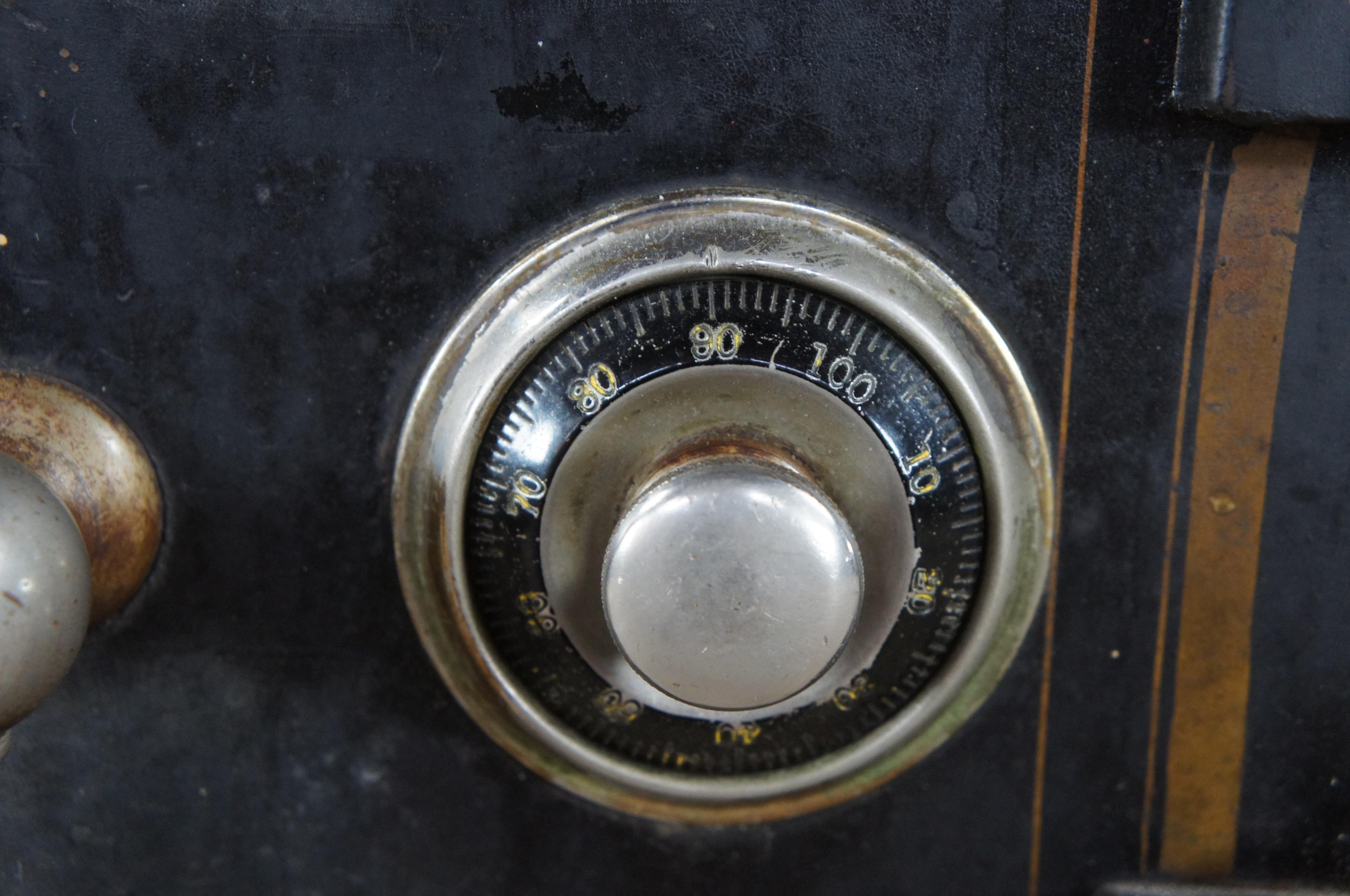 Ferro Antico Diebold Safe & Lock Company Piccola cassaforte da pavimento in ghisa funzionante Ohio 24