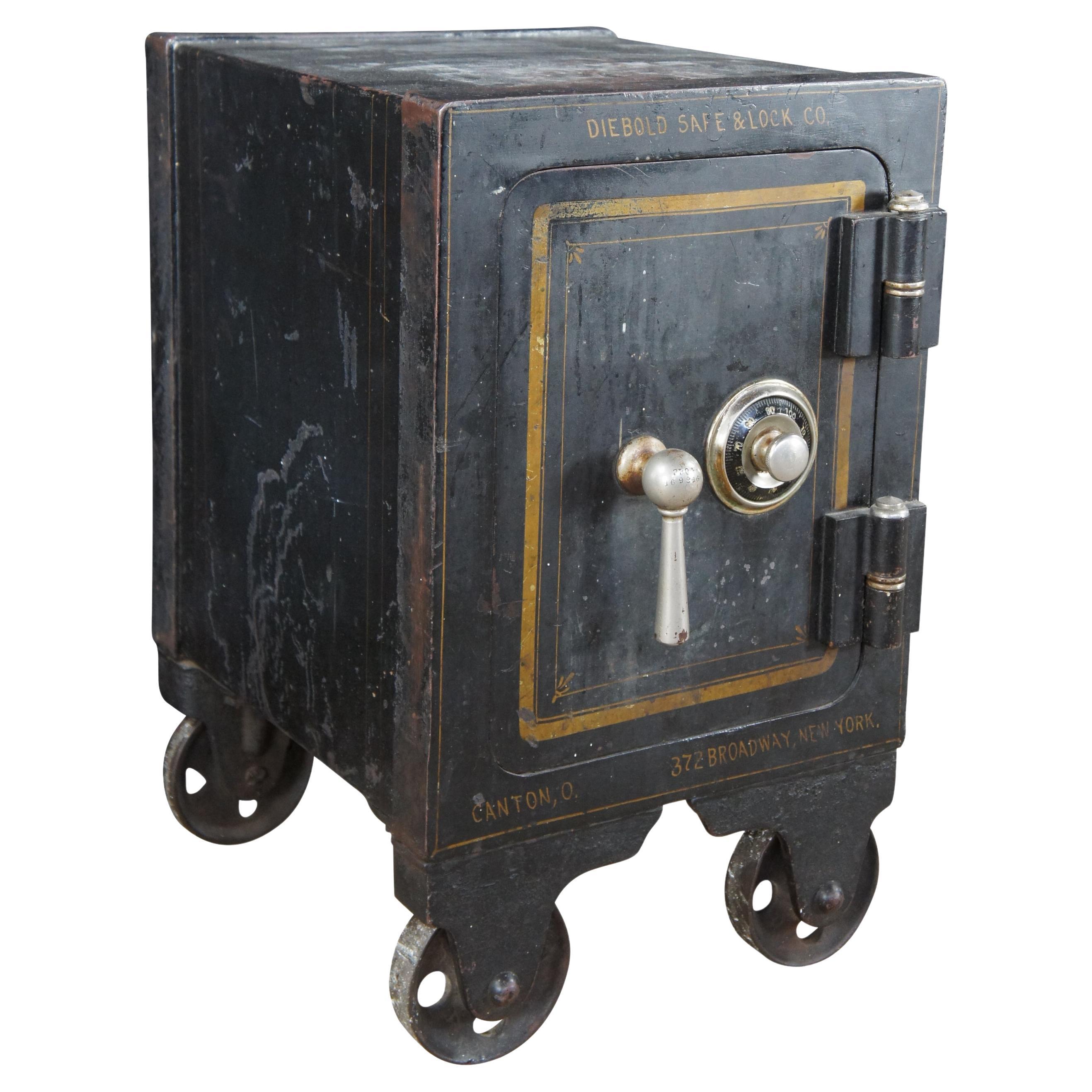 Antiguo Diebold Safe & Lock Company Pequeña caja fuerte de suelo de hierro fundido en funcionamiento Ohio 24"