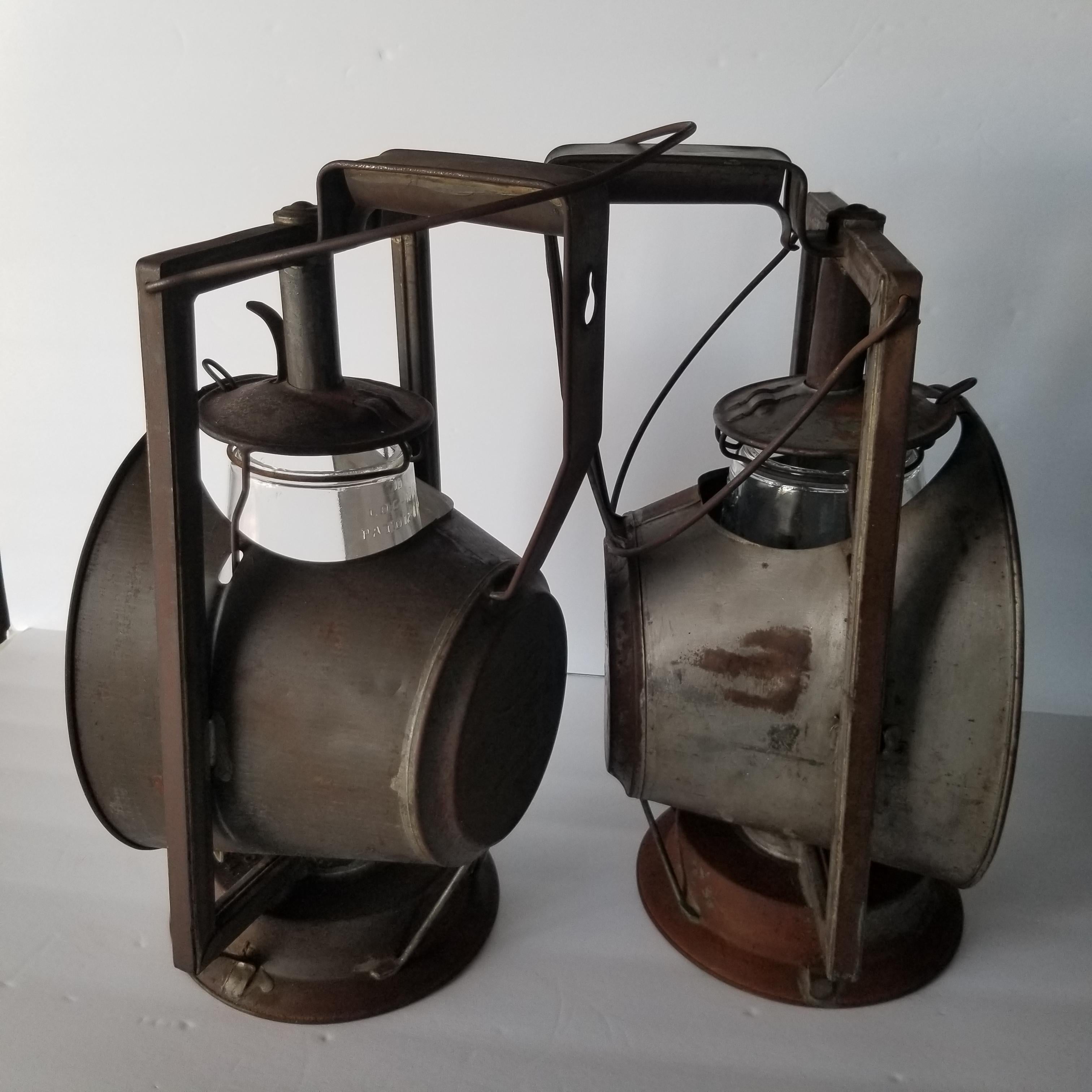 Antique Dietz Acme Large Inspector Lamp Two Railroad Lanterns New York 1900s In Good Condition In Chula Vista, CA