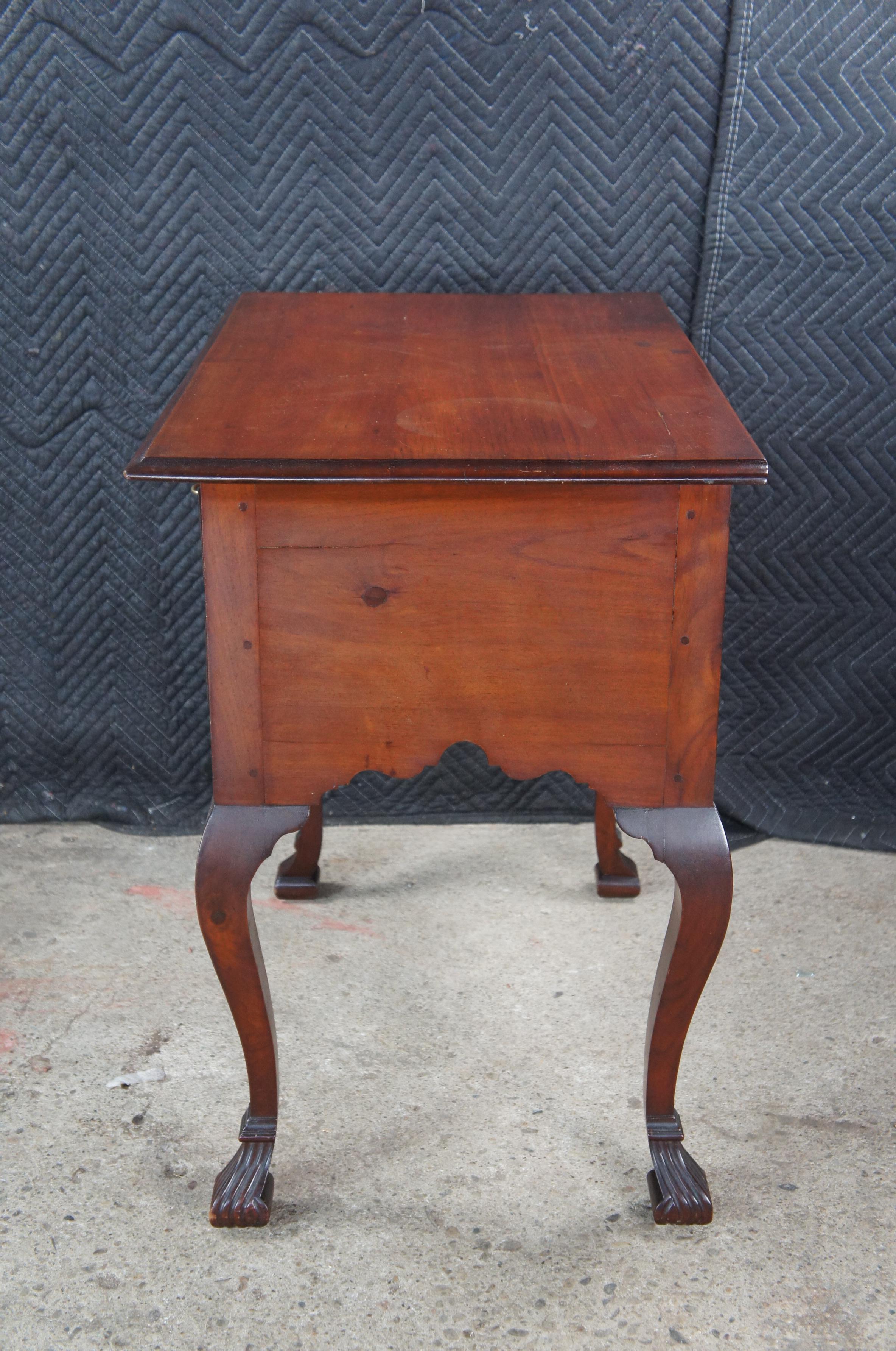 Antike Diminutive Queen Anne American Cherry Lowboy Kommode Konsole im Angebot 6