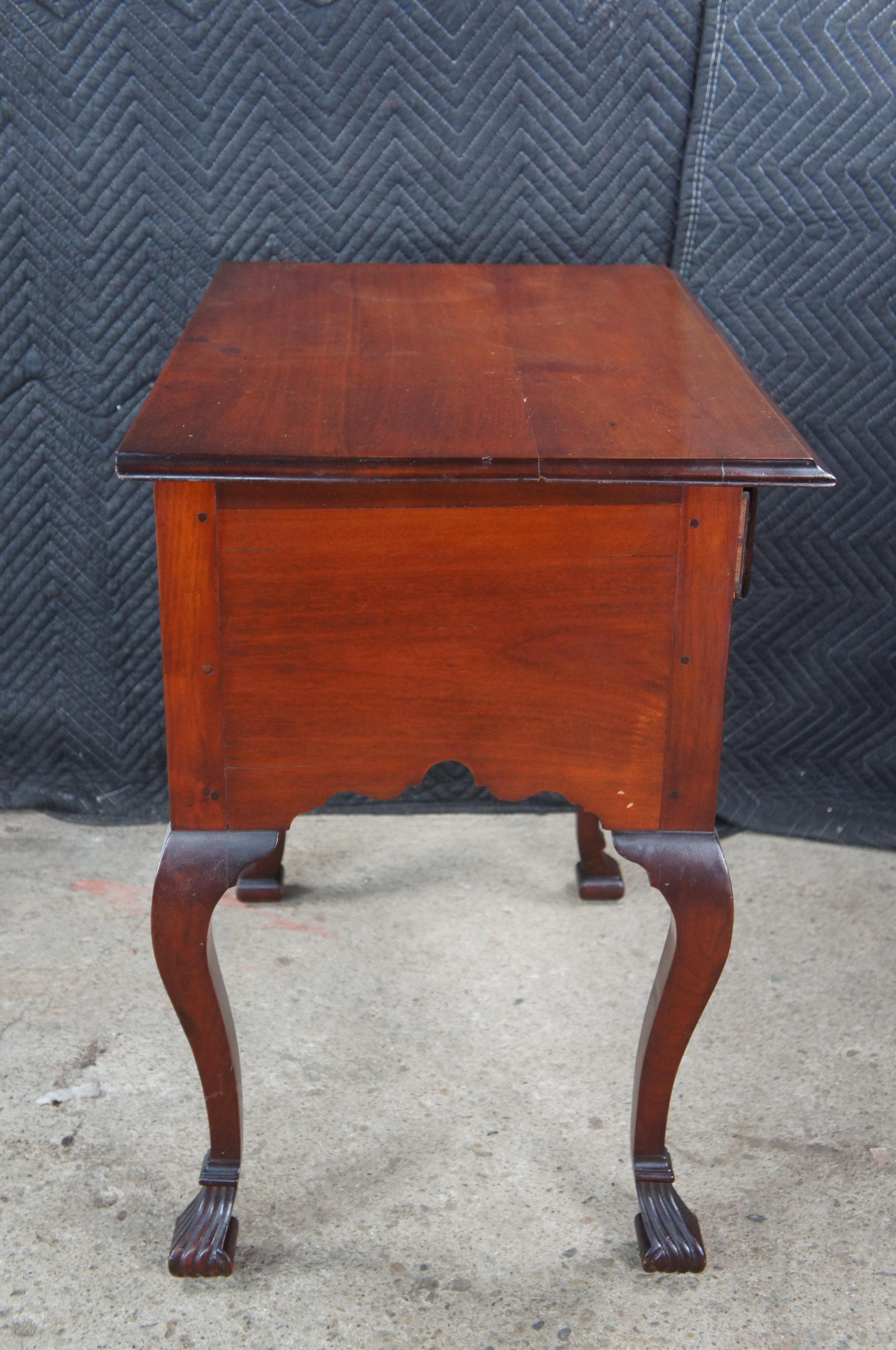 Antike Diminutive Queen Anne American Cherry Lowboy Kommode Konsole im Angebot 8