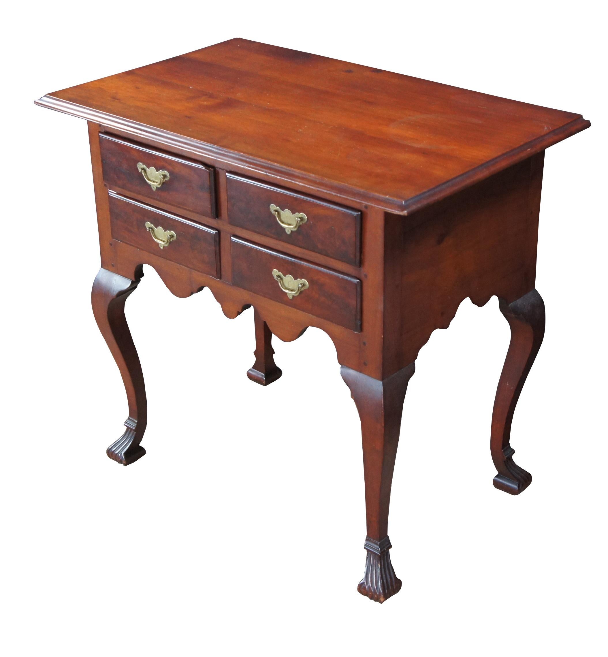 Antike Diminutive Queen Anne American Cherry Lowboy Kommode Konsole im Zustand „Relativ gut“ im Angebot in Dayton, OH
