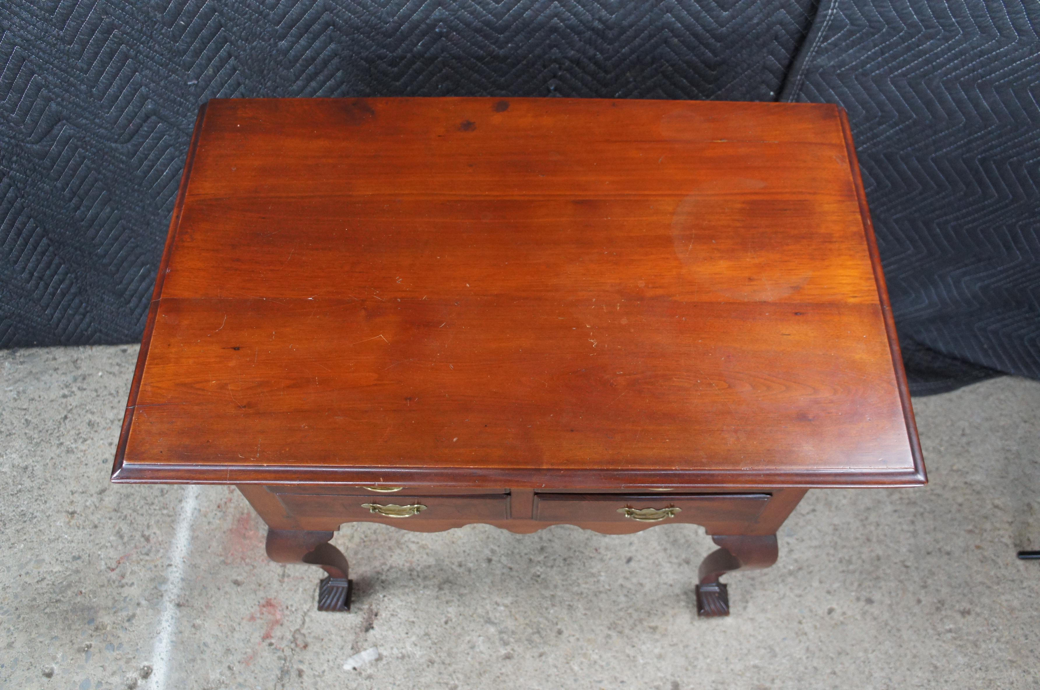 Antike Diminutive Queen Anne American Cherry Lowboy Kommode Konsole (19. Jahrhundert) im Angebot