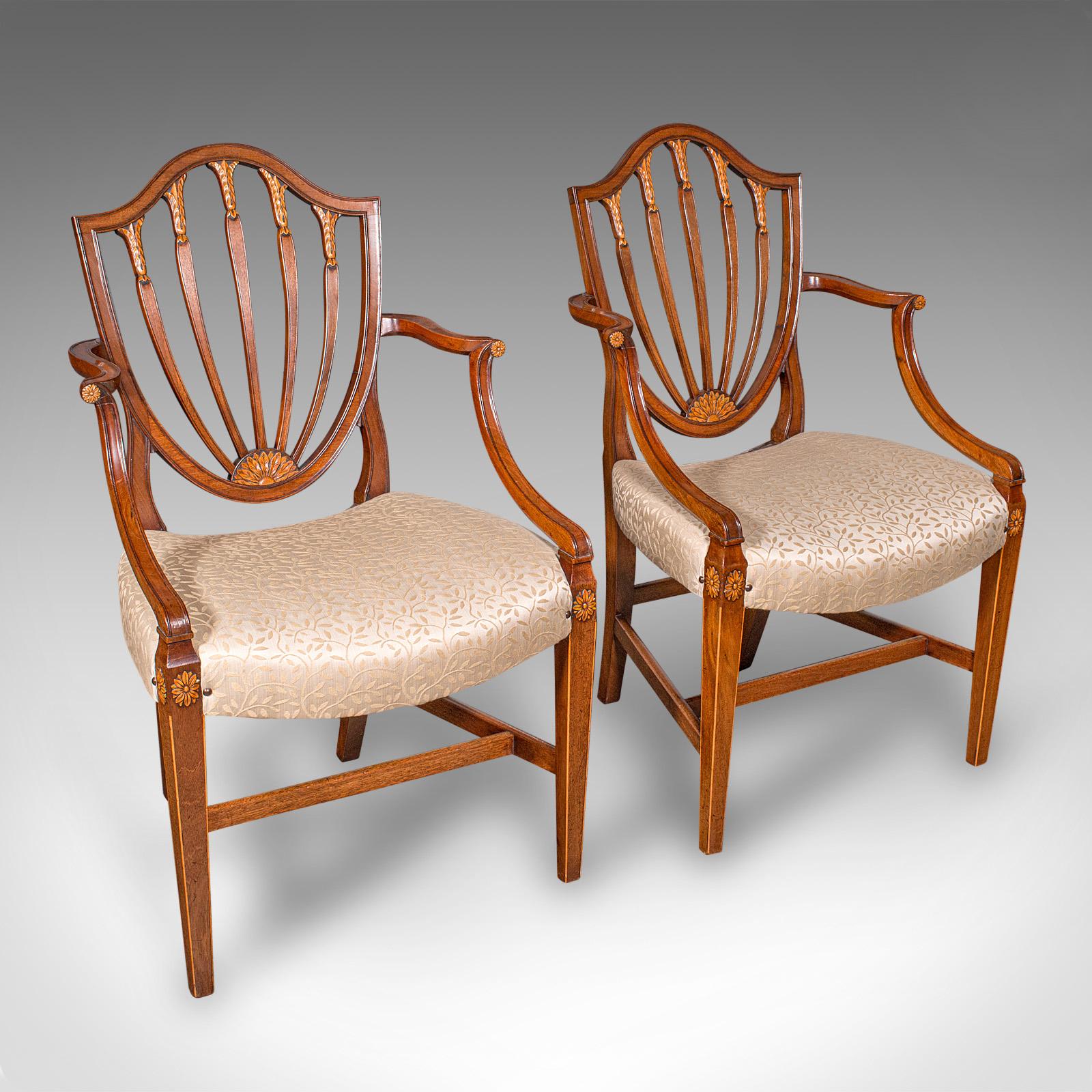Il s'agit d'un ensemble de chaises de salle à manger anciennes. Ensemble de chaises et de sculpteurs anglais en acajou dans le goût de Hepplewhite, datant de la période géorgienne, vers 1800. D'une élégance raffinée, cet ensemble de six pièces allie