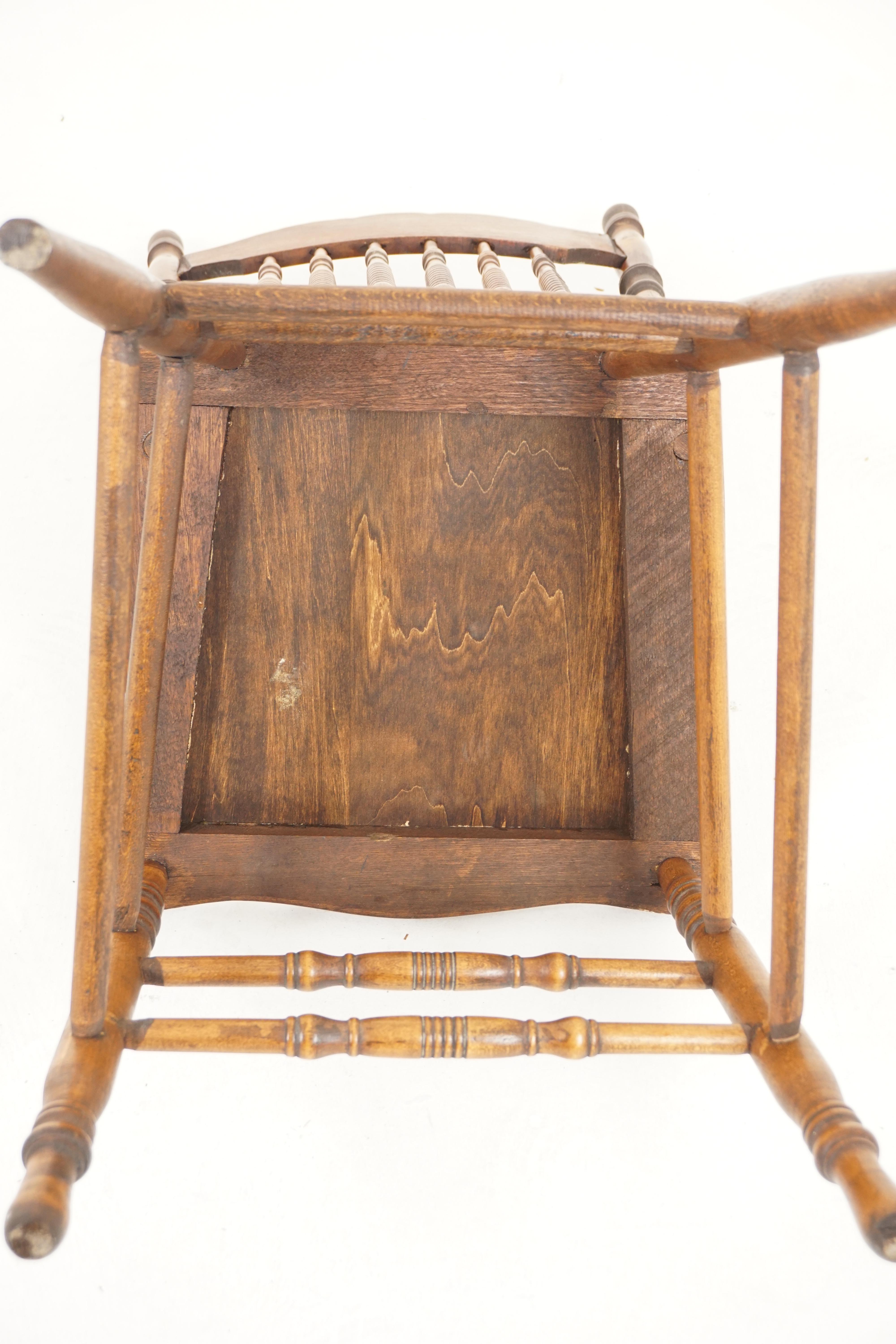 Début du 20ème siècle Antique Dining Chairs:: Set of 4 Press Back Kitchen Chairs:: Canada 1900:: B2016