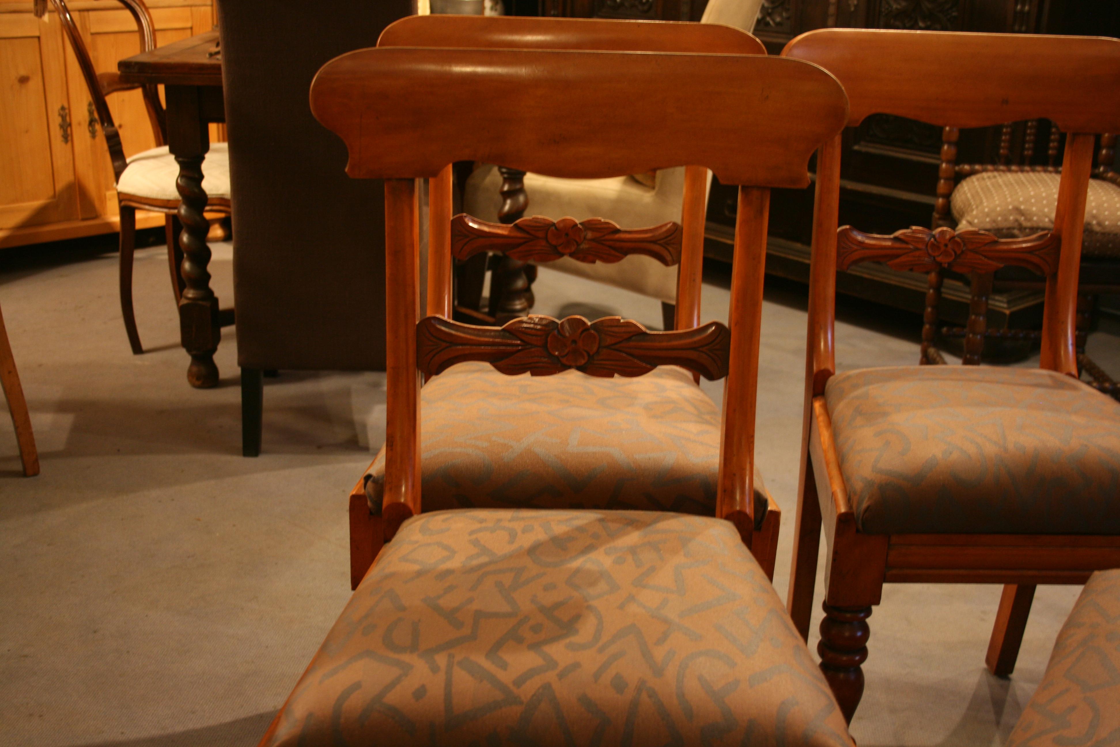 Antique Dining Room Chair Group, Set of 6 In Good Condition For Sale In Dusseldorf, DE