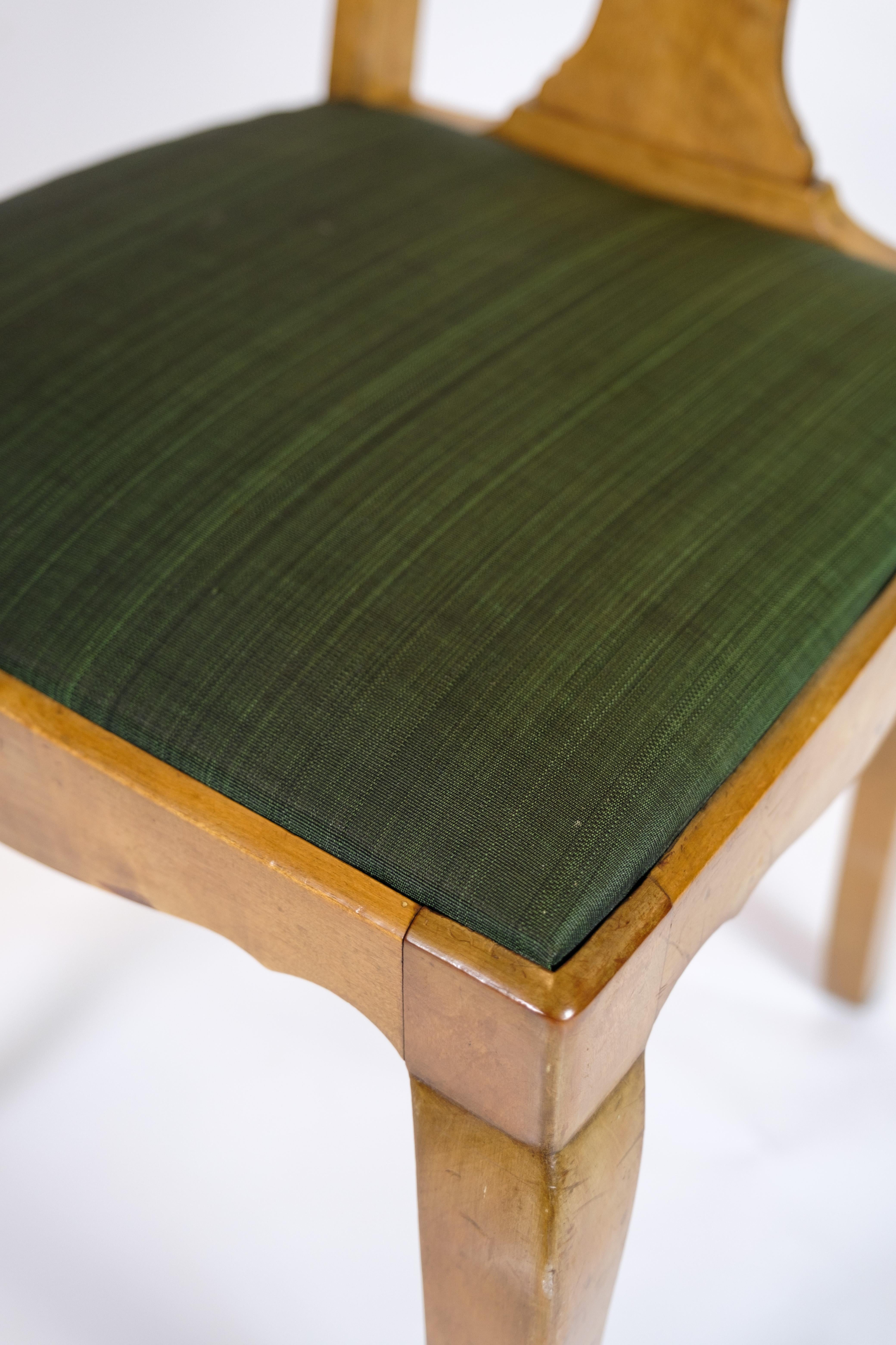 Chaises de salle à manger antiques en bois de bouleau clair avec tissu vert Rococo 1920 Bon état - En vente à Lejre, DK