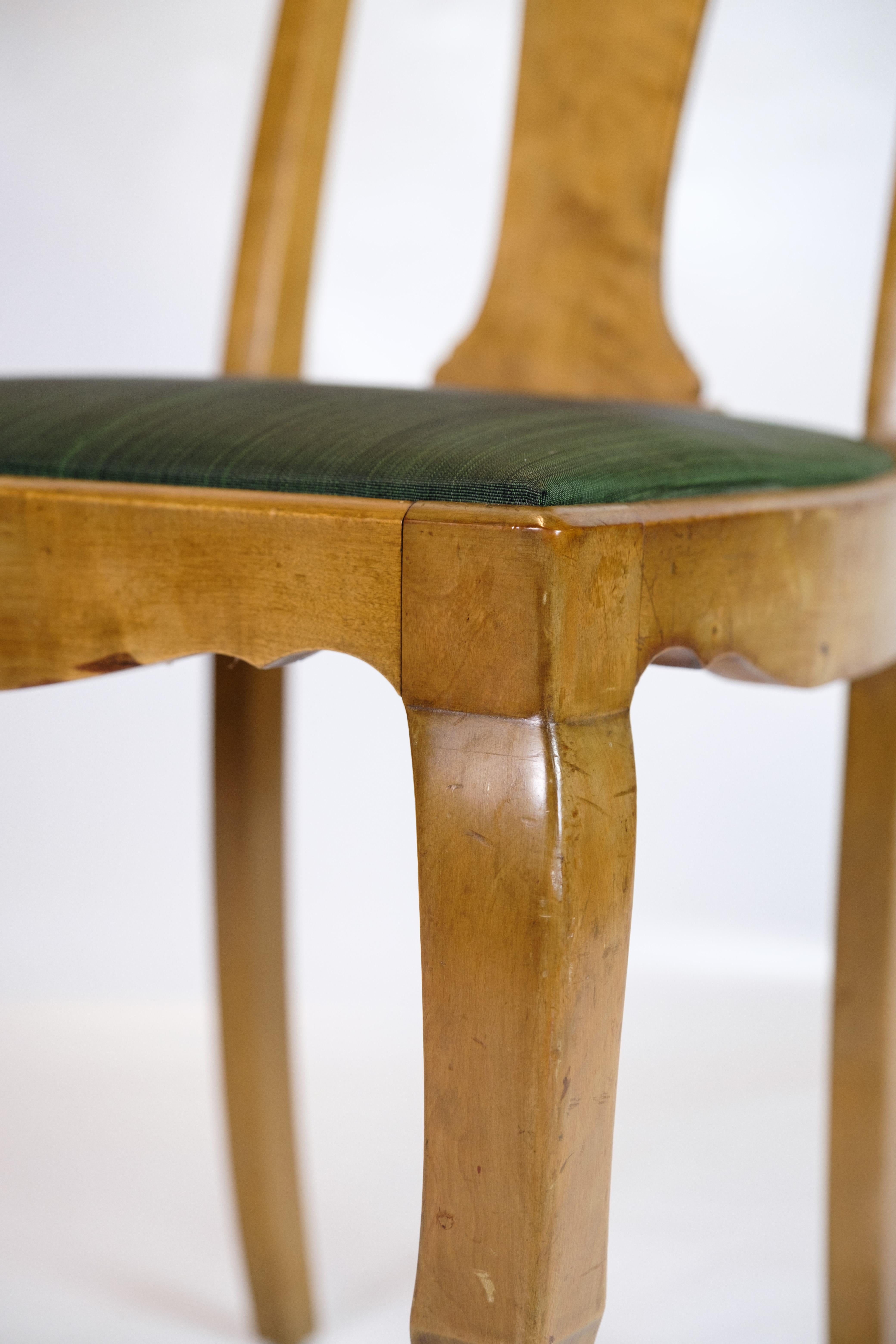 Début du 20ème siècle Chaises de salle à manger antiques en bois de bouleau clair avec tissu vert Rococo 1920 en vente