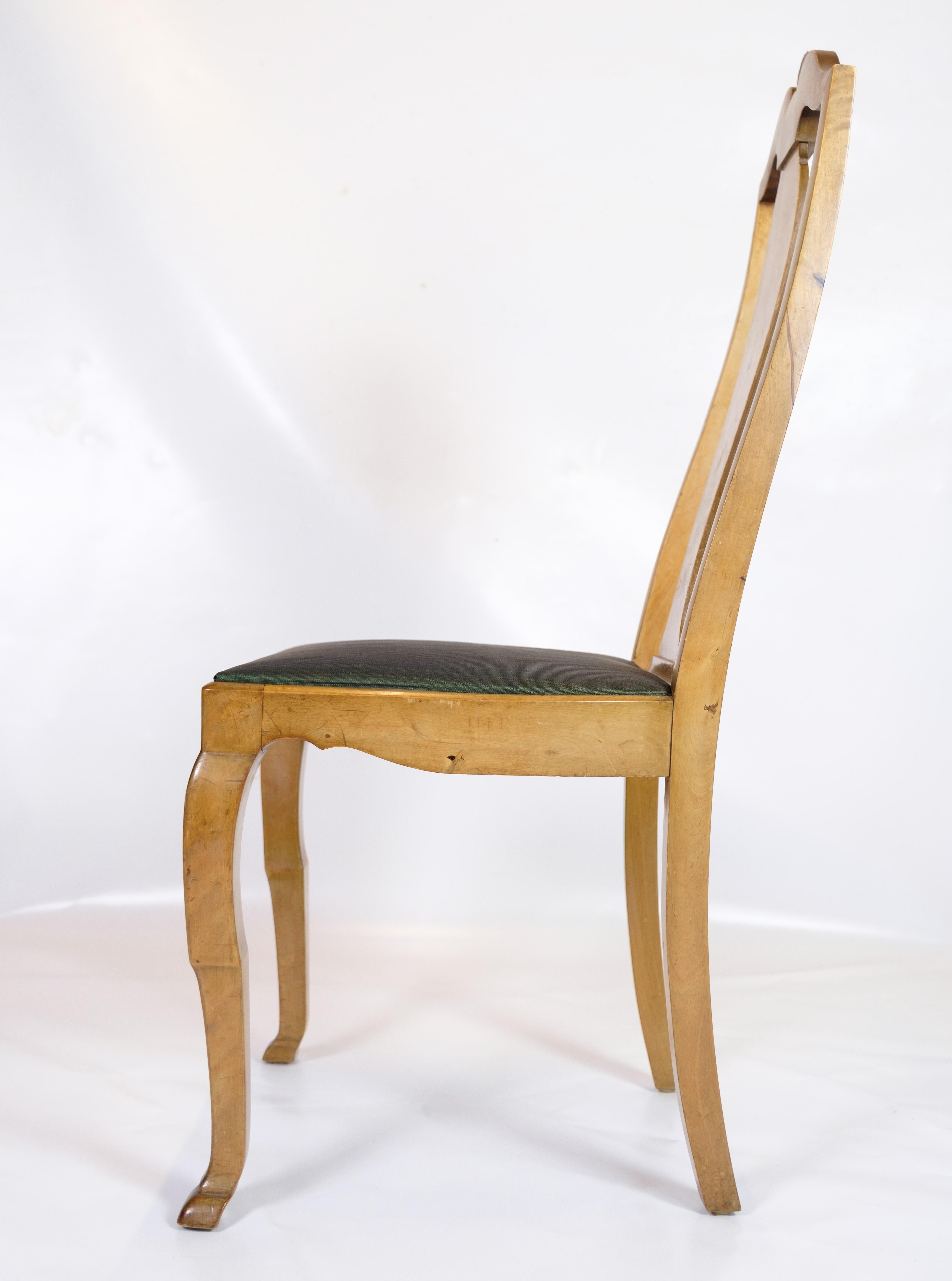 Chaises de salle à manger antiques en bois de bouleau clair avec tissu vert Rococo 1920 en vente 1