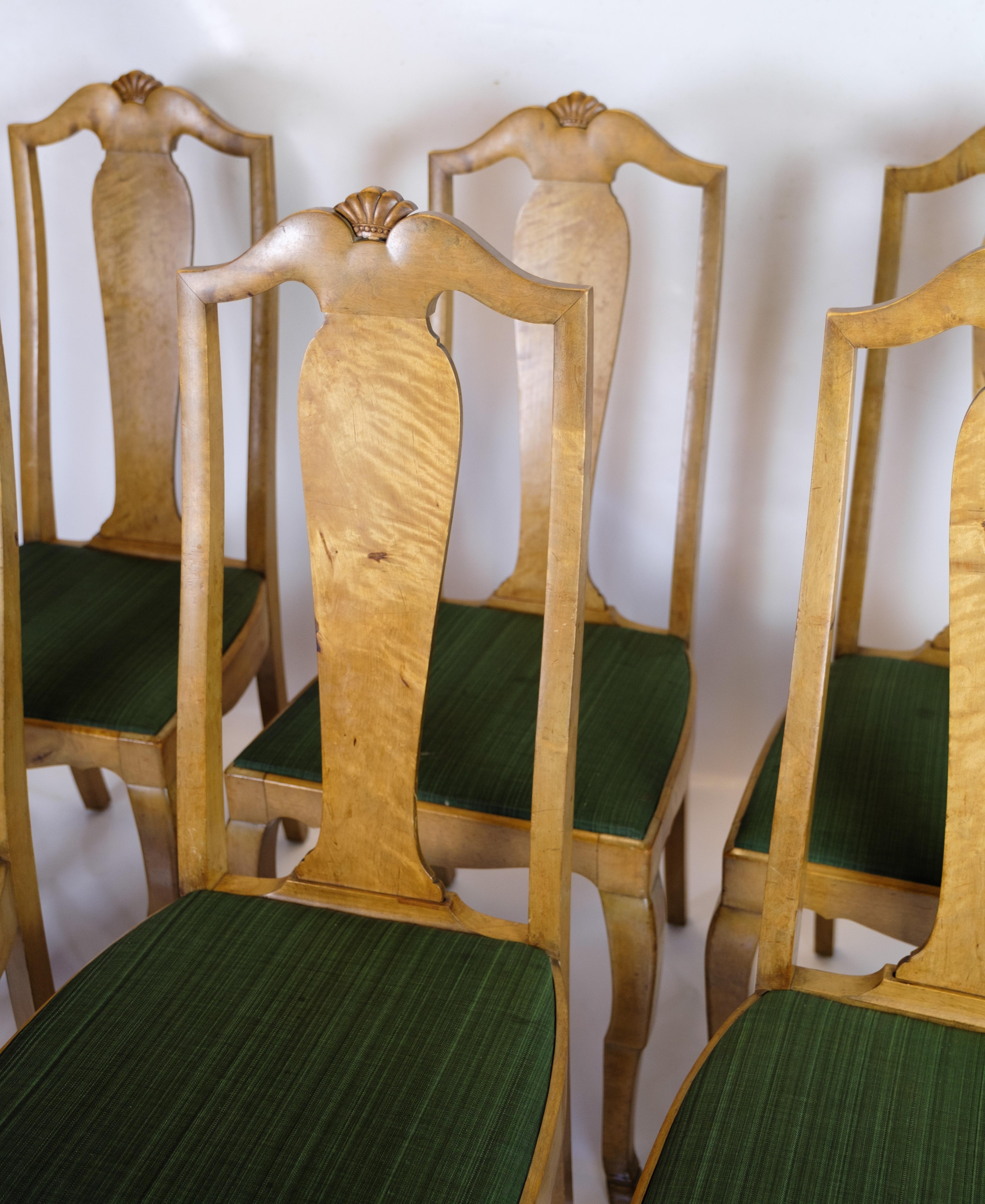 Chaises de salle à manger antiques en bois de bouleau clair avec tissu vert Rococo 1920 en vente 3