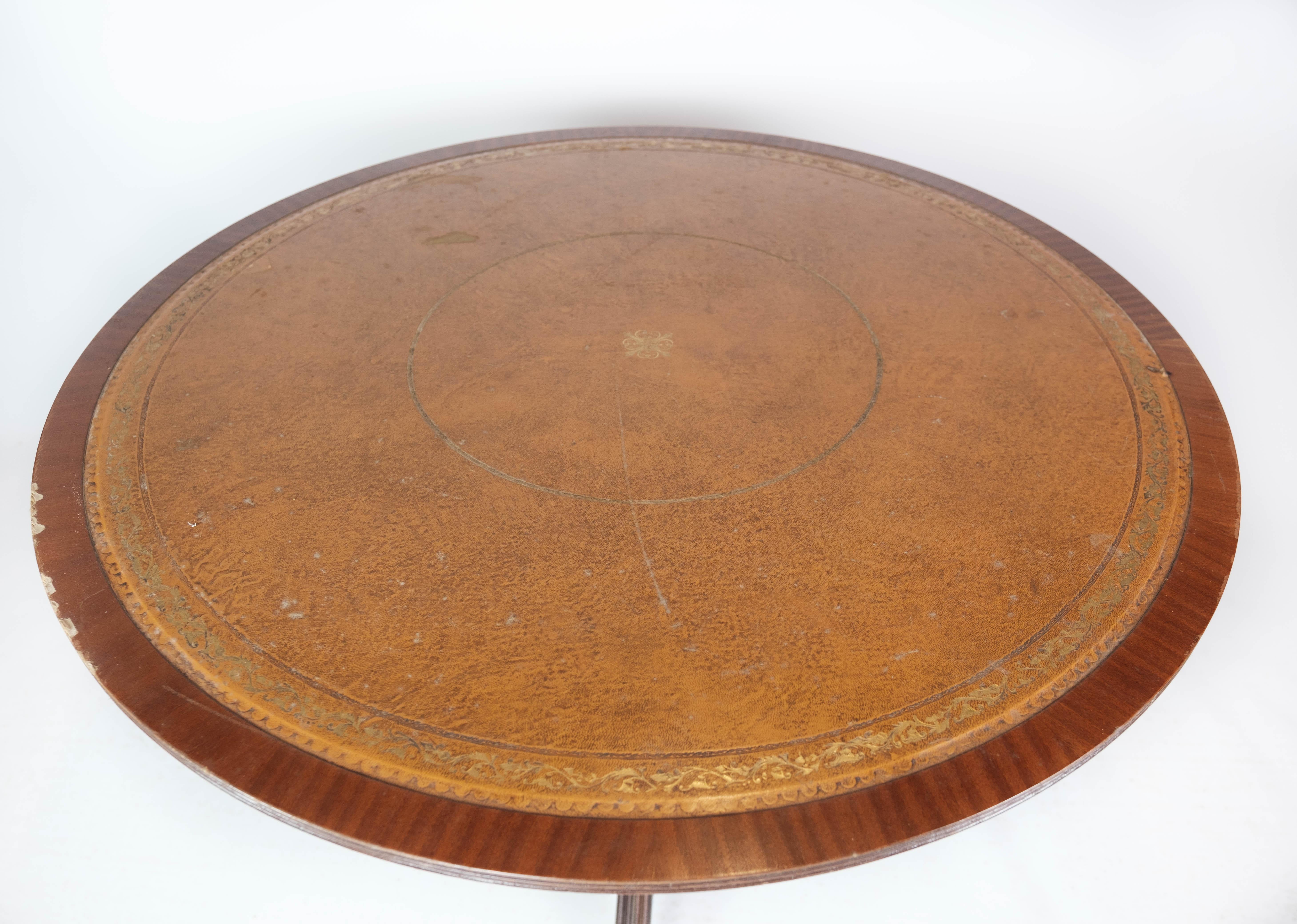 Antique Dining Table in Mahogany with Inlaid Wood and Leather, 1920s In Good Condition For Sale In Lejre, DK