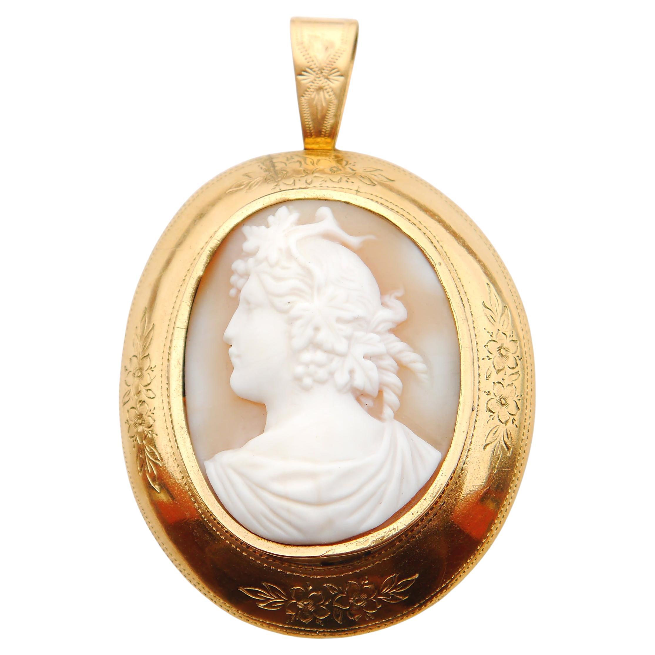Antique Dionysus Carved Shell Cameo pendant brooch solid Gilt Silver/11.4gr For Sale