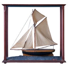Diorama antique d'un bateau à voile dans un cadre en bois, France, 19ème siècle
