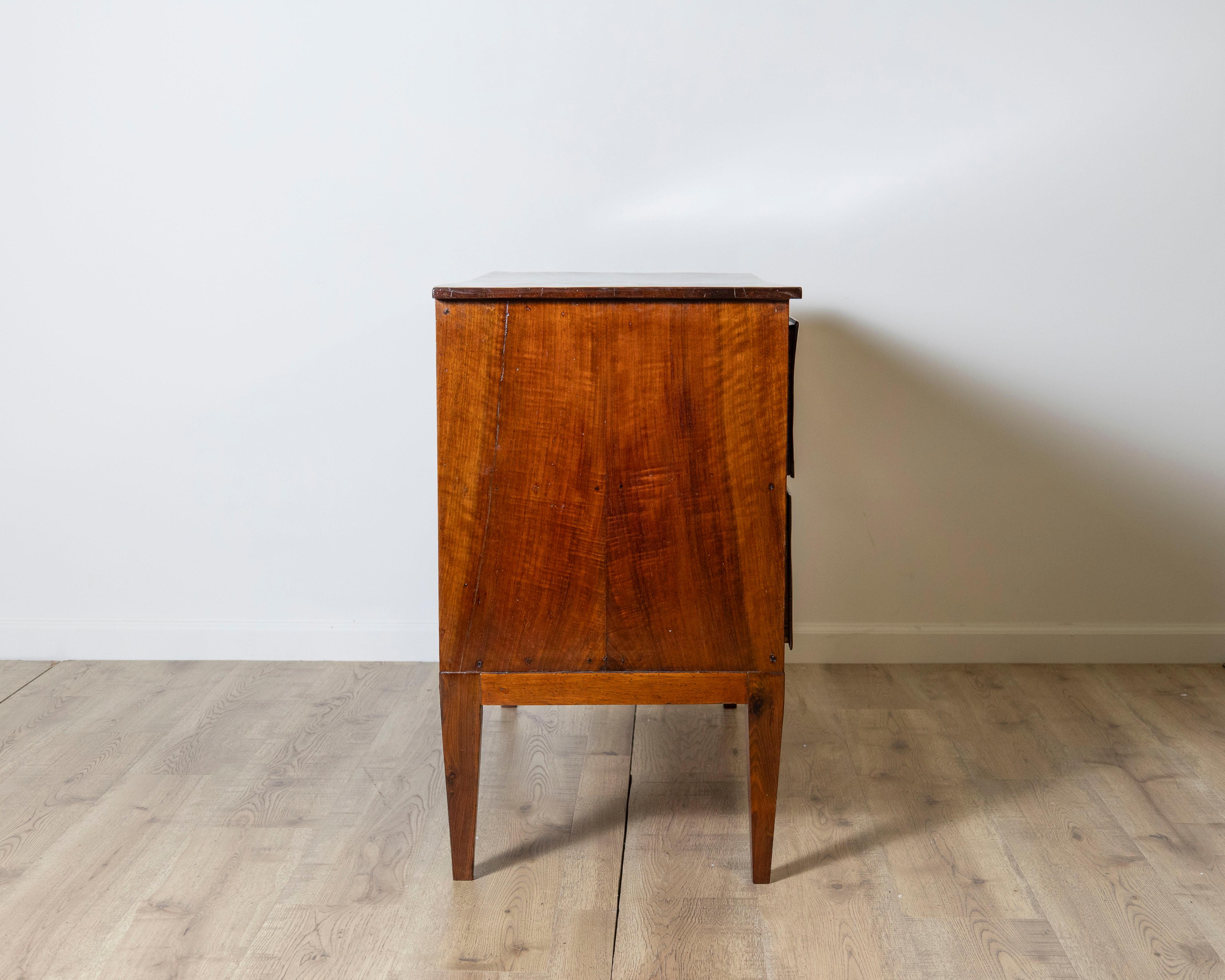 Commode ancienne Directoire en noyer - Italie 18ème en vente 5