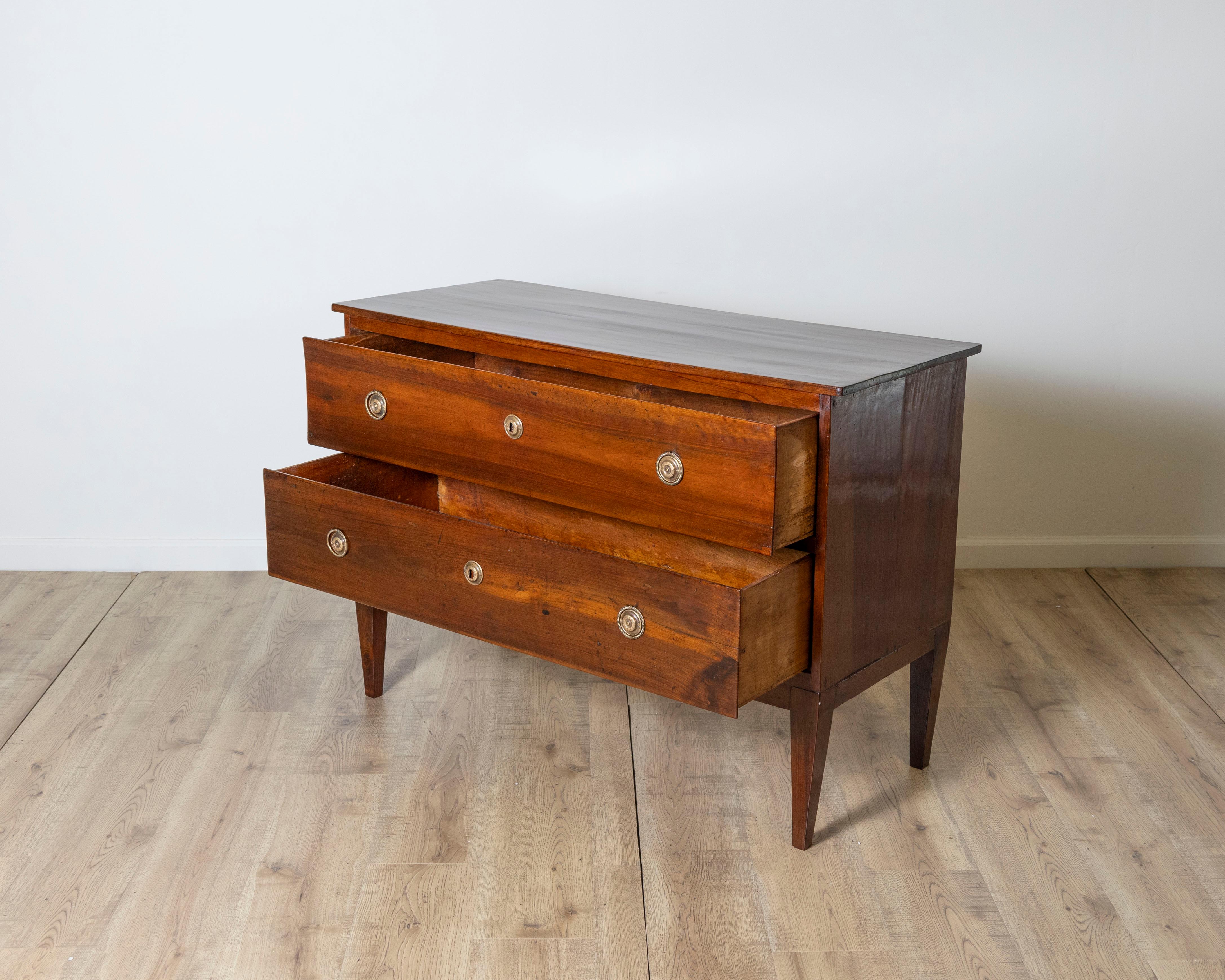 Commode ancienne Directoire en noyer - Italie 18ème en vente 6