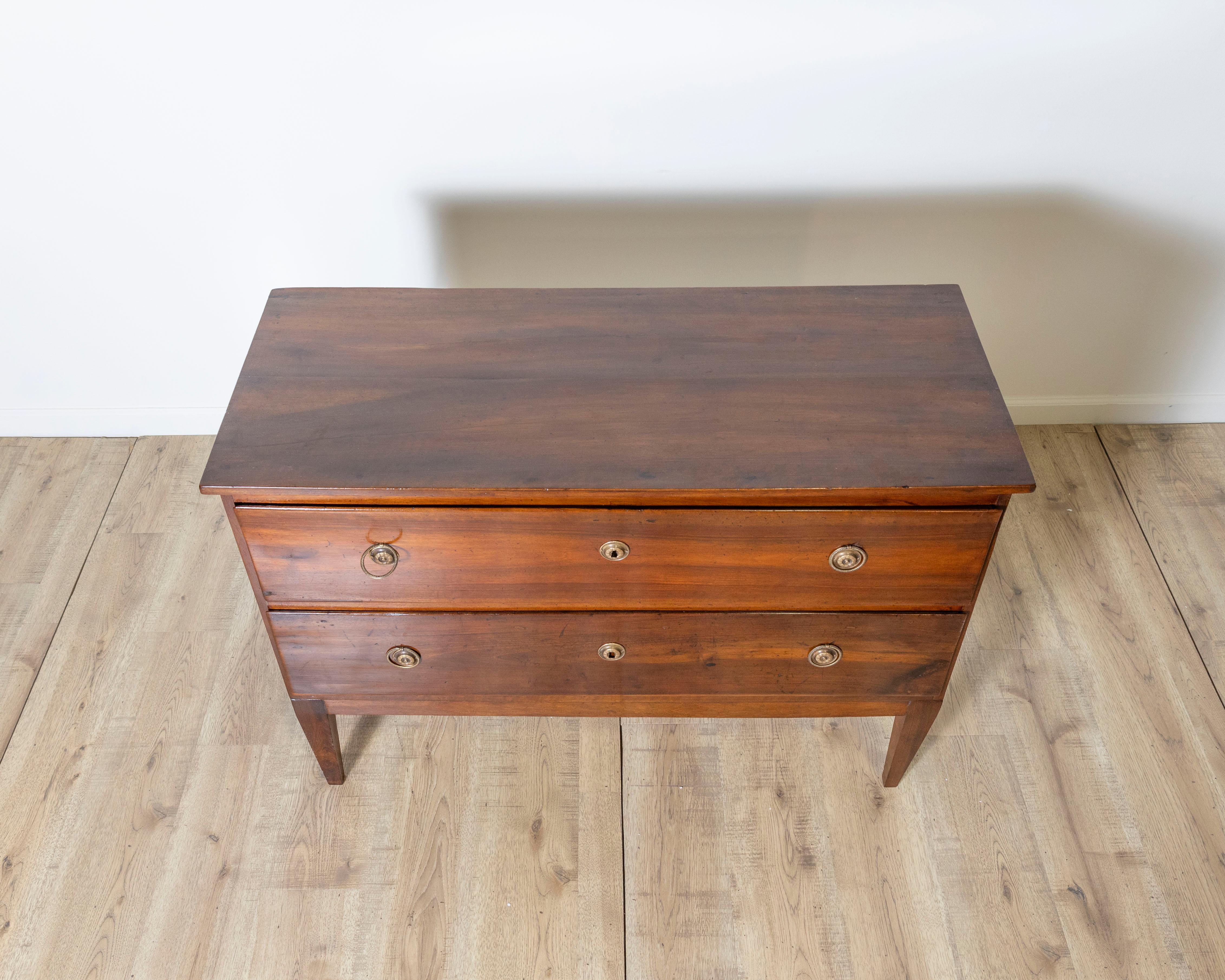 italien Commode ancienne Directoire en noyer - Italie 18ème en vente