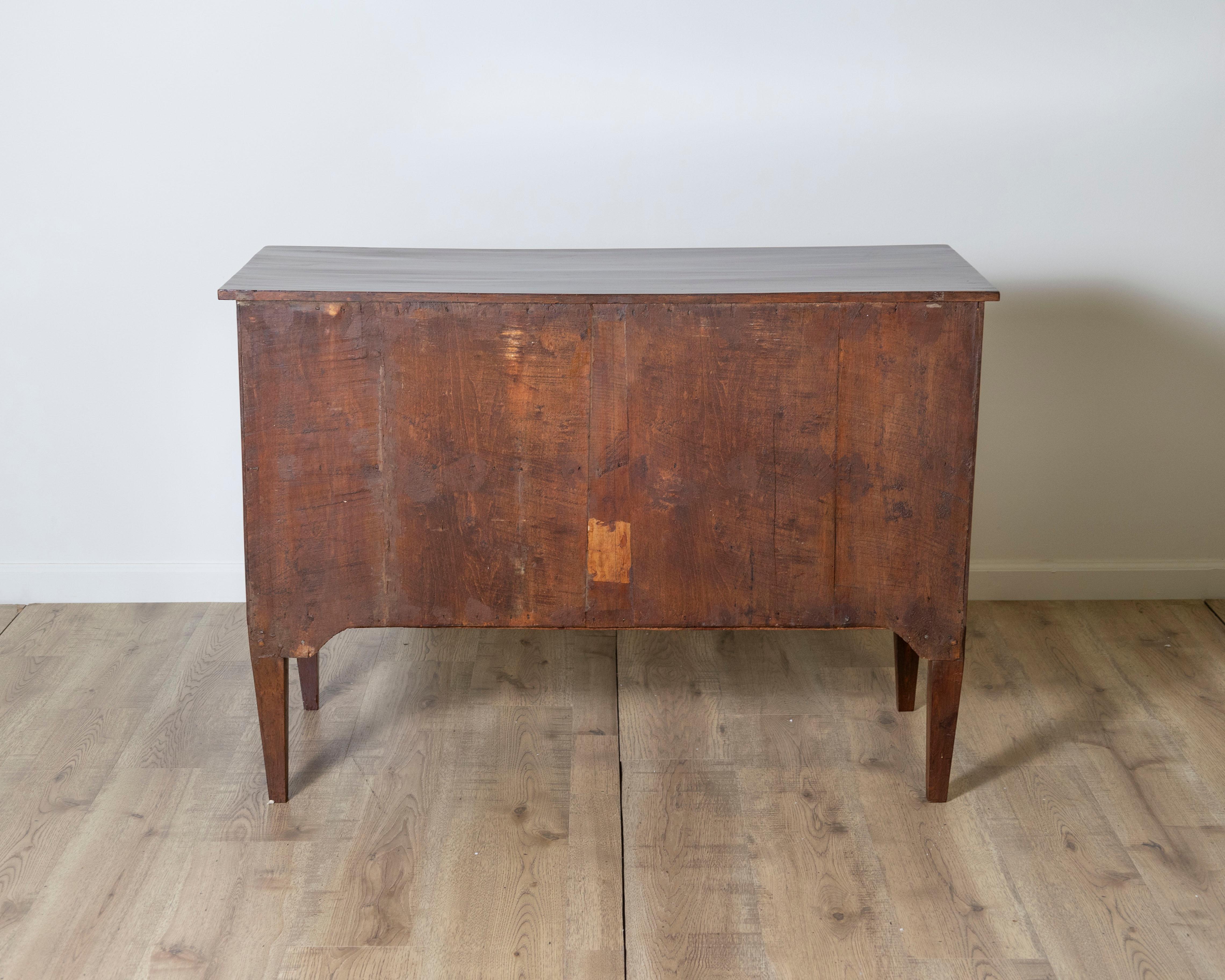Commode ancienne Directoire en noyer - Italie 18ème en vente 2