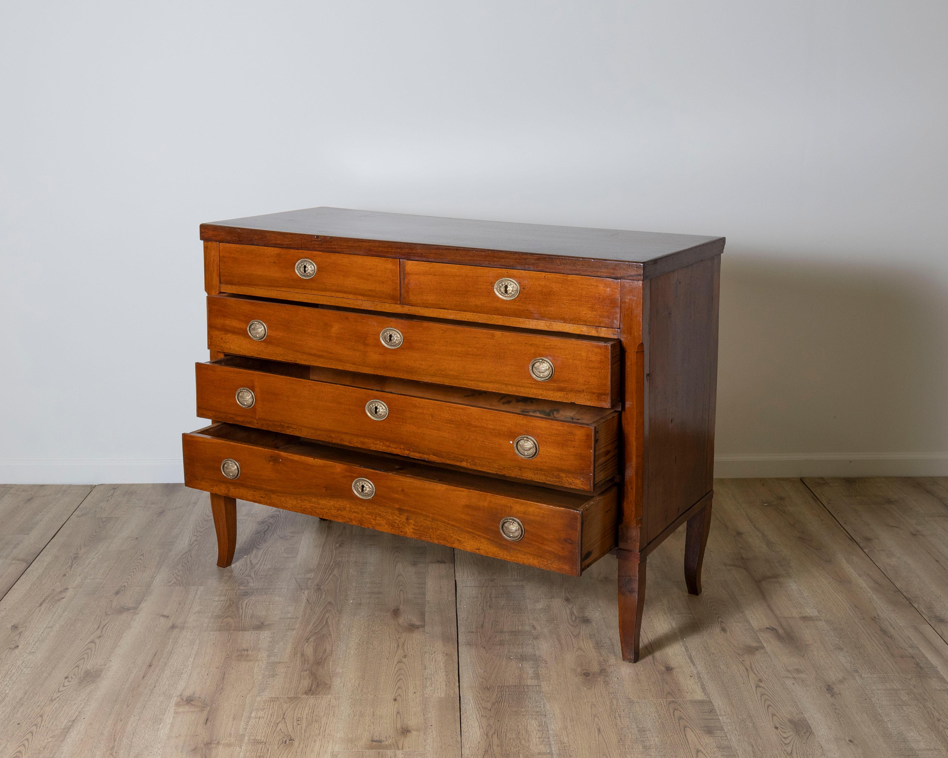 Commode ancienne d'époque Directoire en noyer - Italie 18ème siècle Bon état - En vente à Atlanta, GA