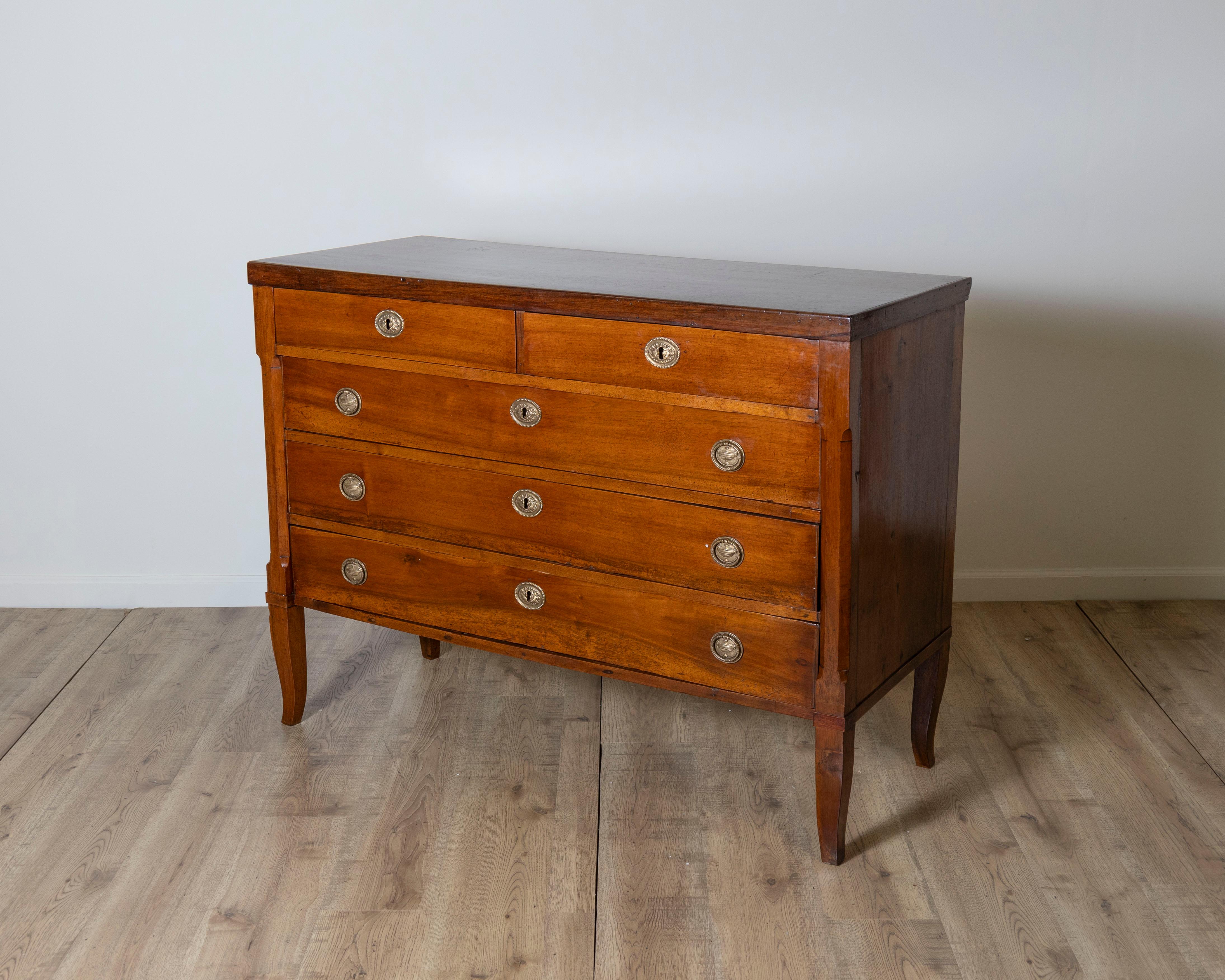 XVIIIe siècle Commode ancienne d'époque Directoire en noyer - Italie 18ème siècle en vente