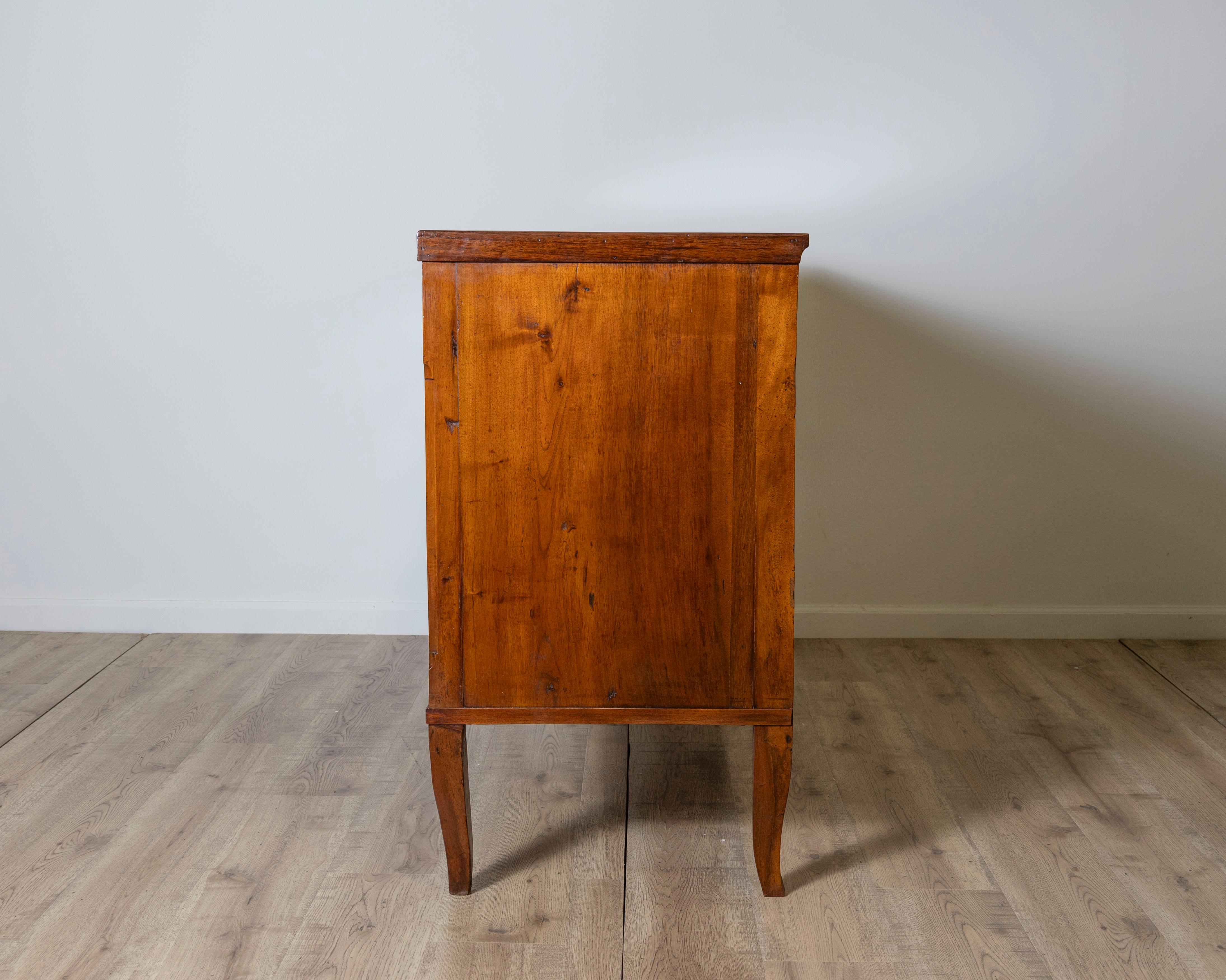 Noyer Commode ancienne d'époque Directoire en noyer - Italie 18ème siècle en vente