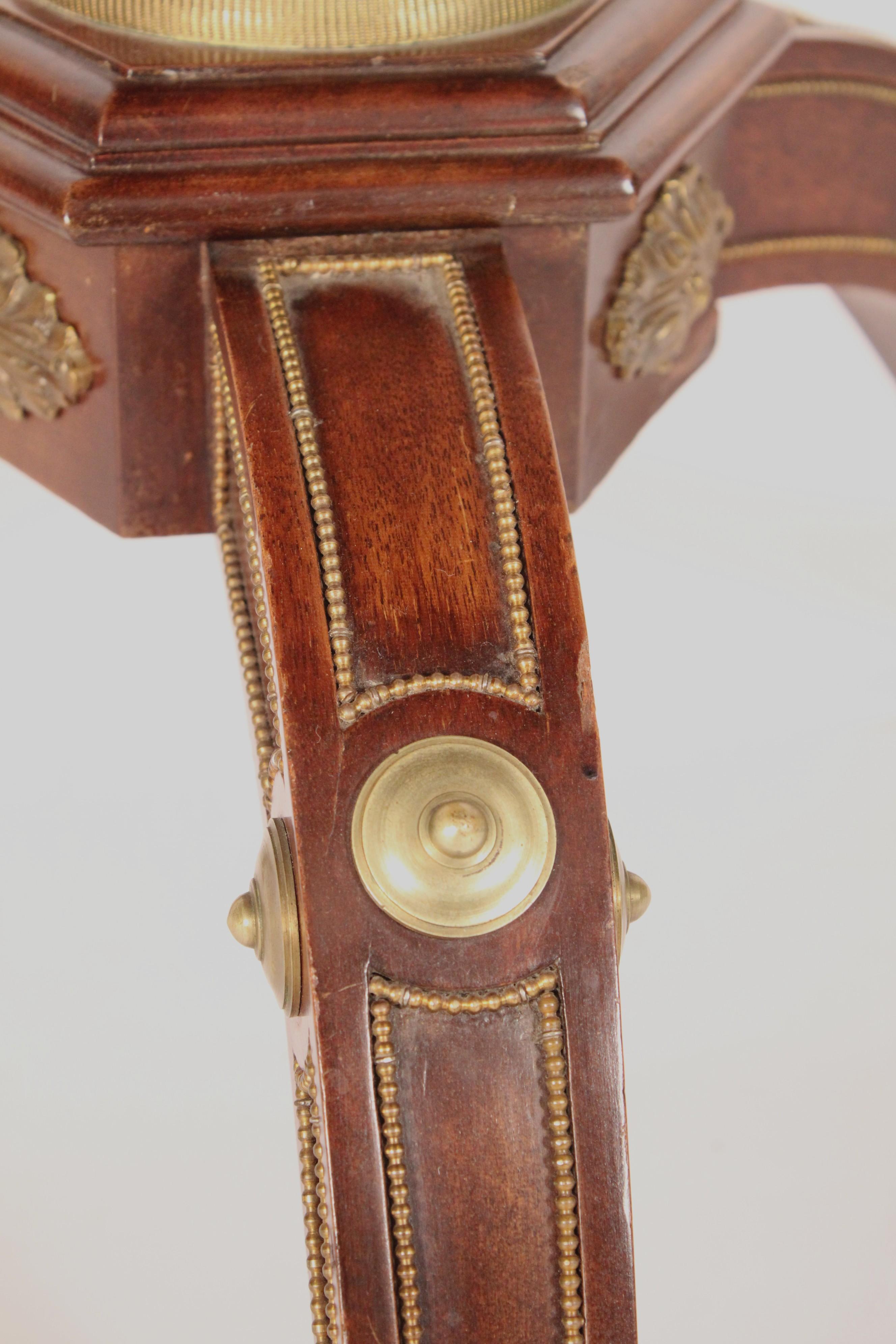 Gueridon antico in stile Directoire con montatura in ottone e mogano in vendita 2