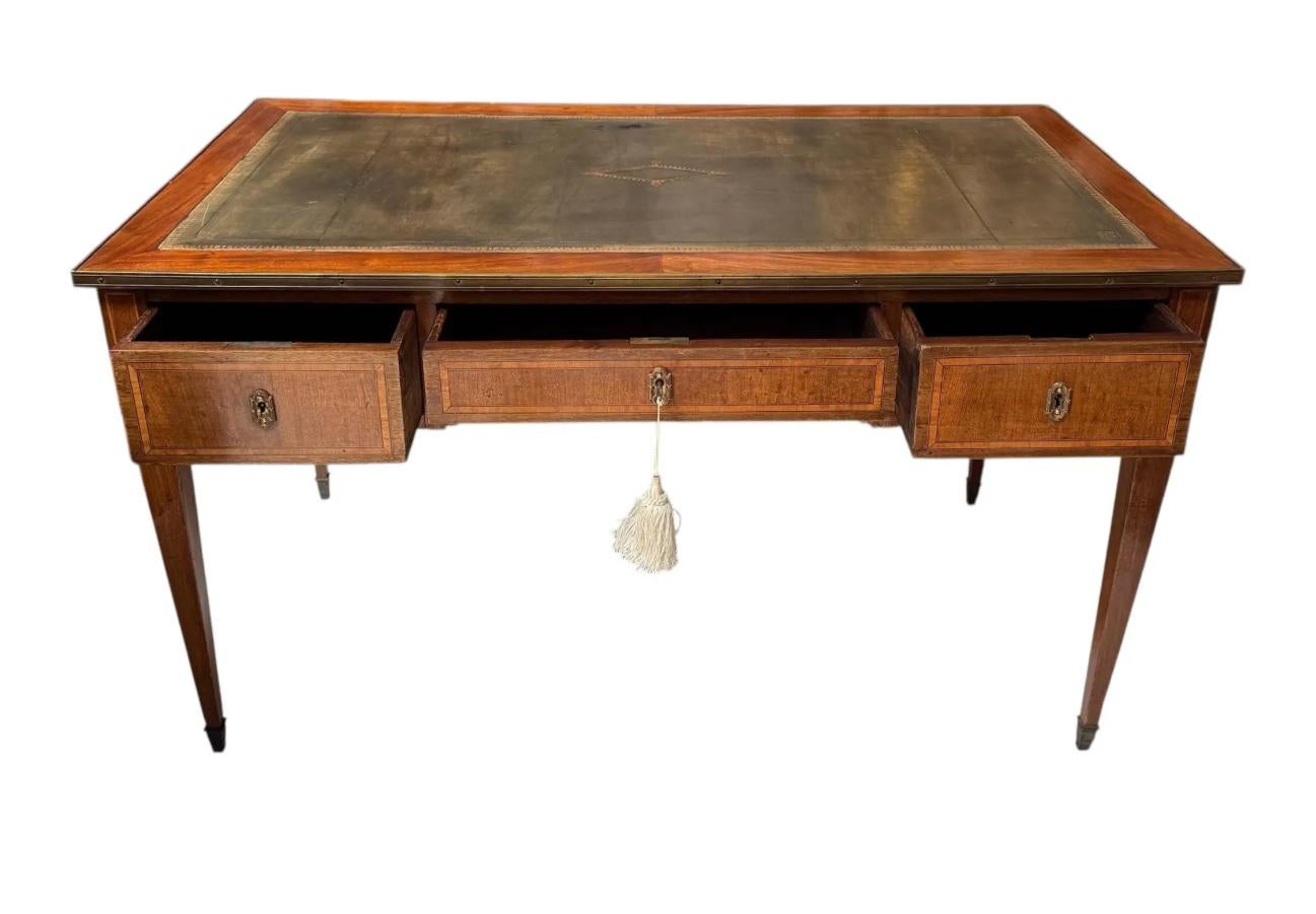 Antike Directoire Stil Bronze montiert Leder oben Schreibtisch Schreibtisch.