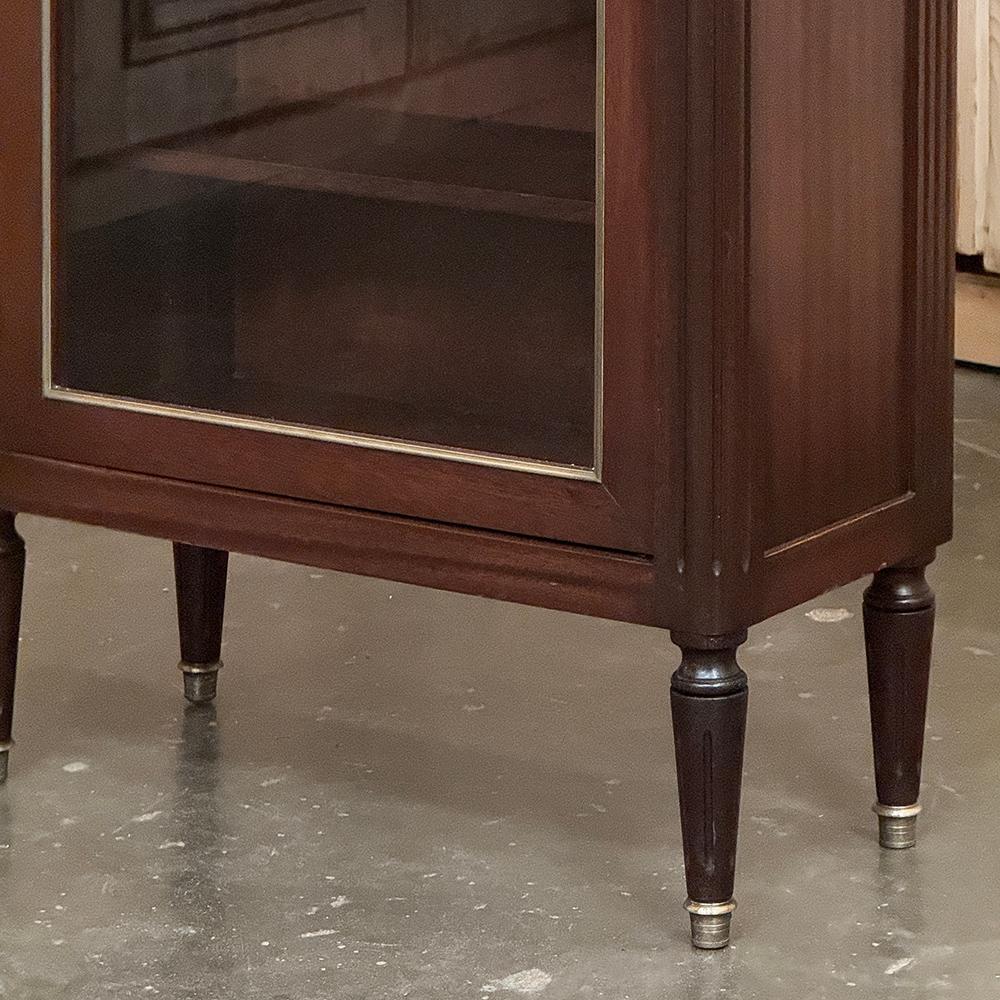 Antique Directoire Style Mahogany Petite Vitrine with Carrara Marble en vente 3