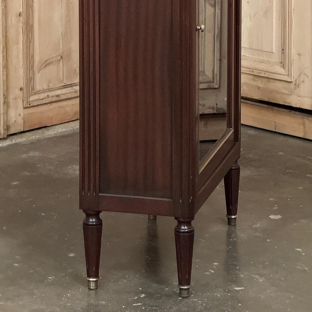 Antique Directoire Style Mahogany Petite Vitrine with Carrara Marble en vente 5