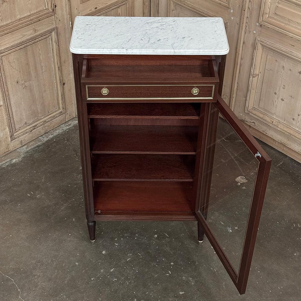 Antique Directoire Style Mahogany Petite Vitrine with Carrara Marble en vente 10