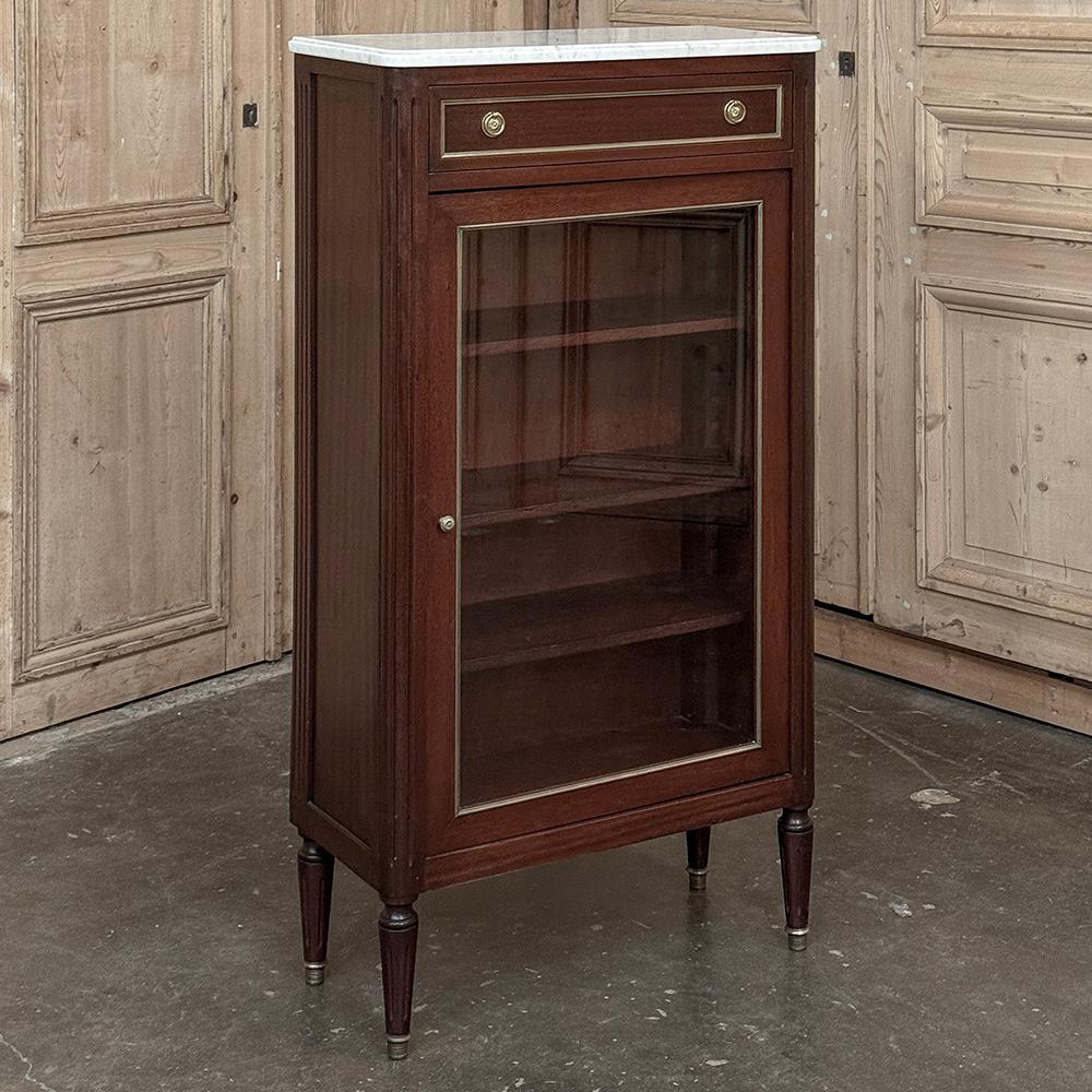 Français Antique Directoire Style Mahogany Petite Vitrine with Carrara Marble en vente