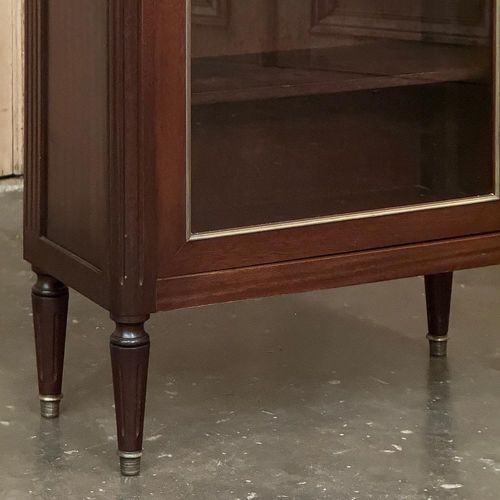 Laiton Antique Directoire Style Mahogany Petite Vitrine with Carrara Marble en vente